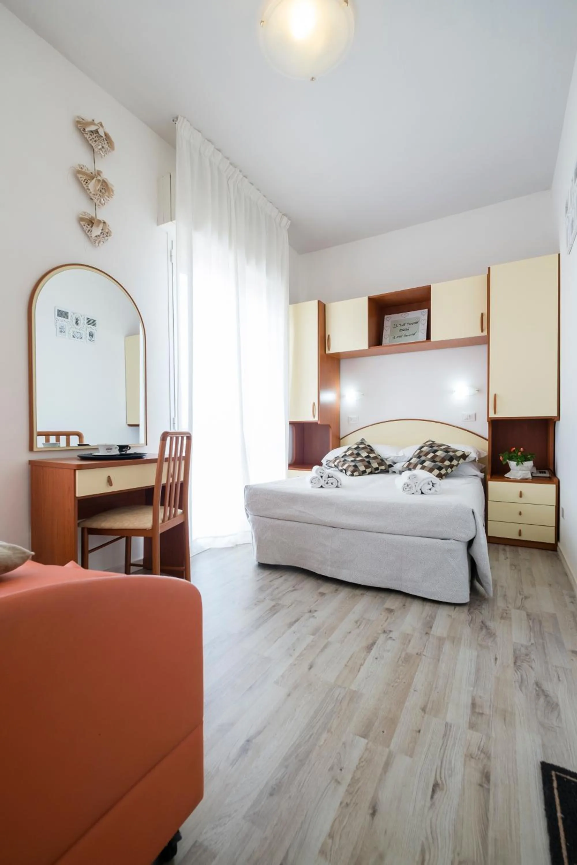 Photo of the whole room, Bed in Hotel Crosal