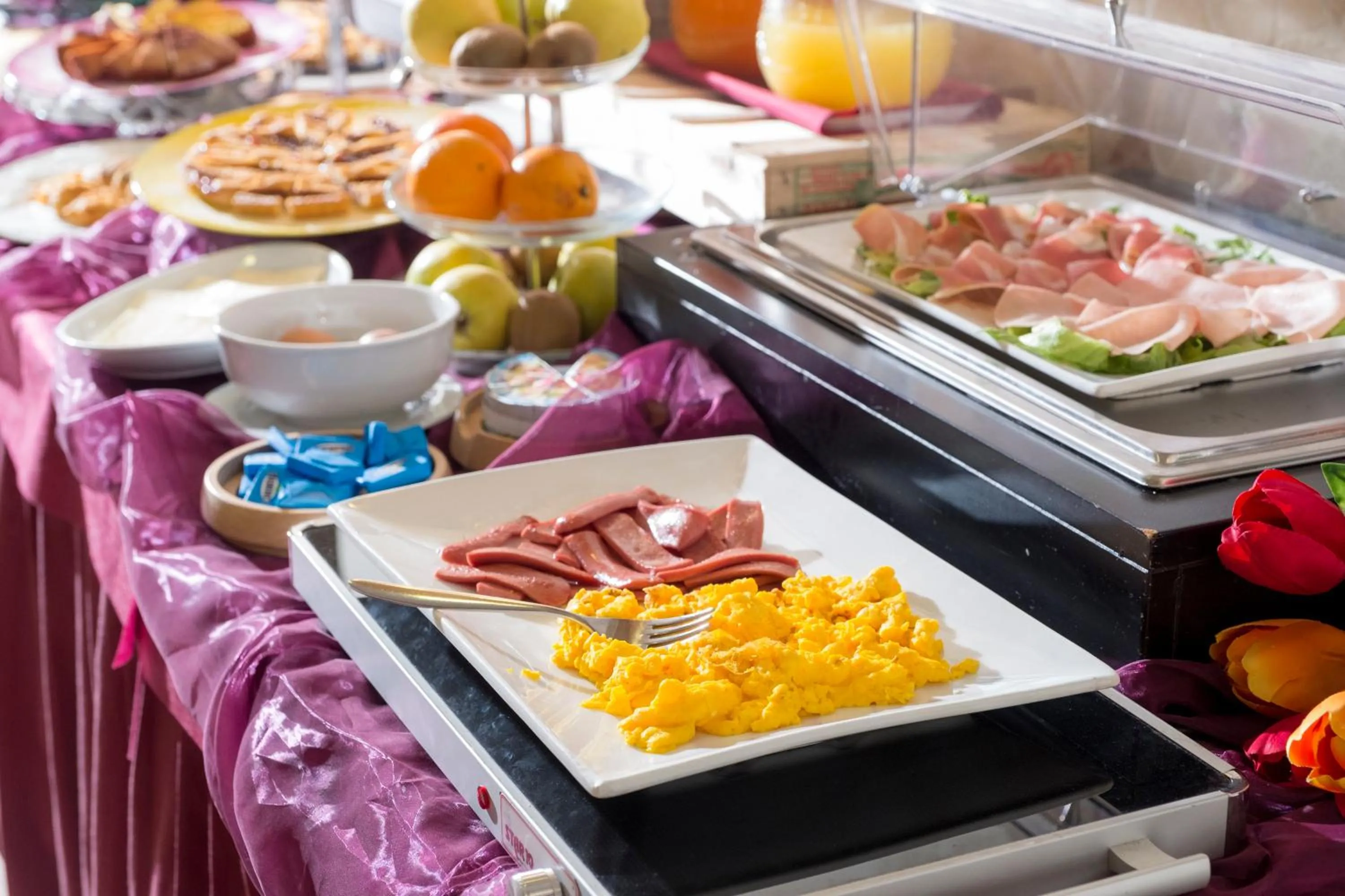 Continental breakfast in Hotel Crosal