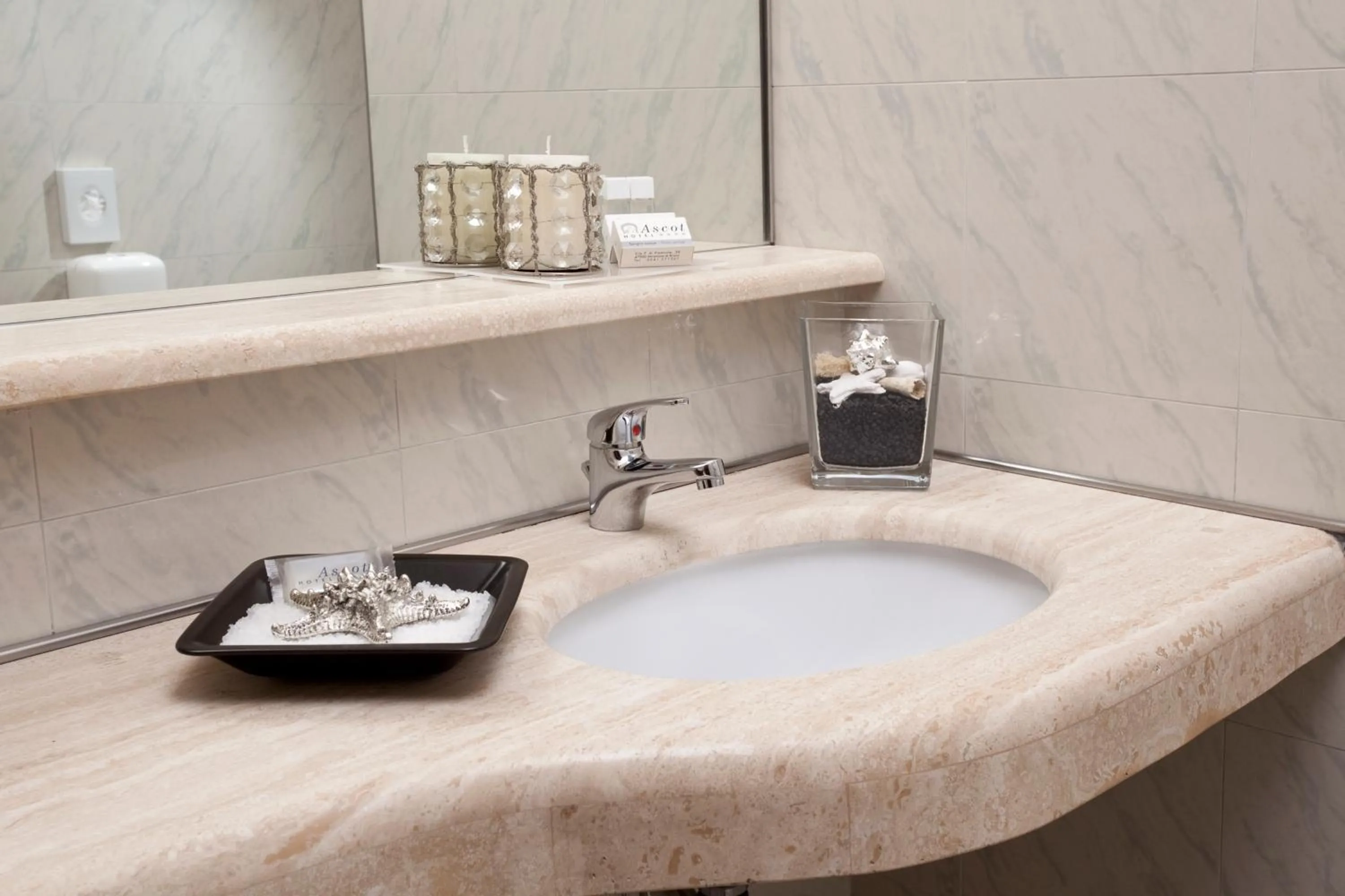 Bathroom in Hotel Ascot & Spa