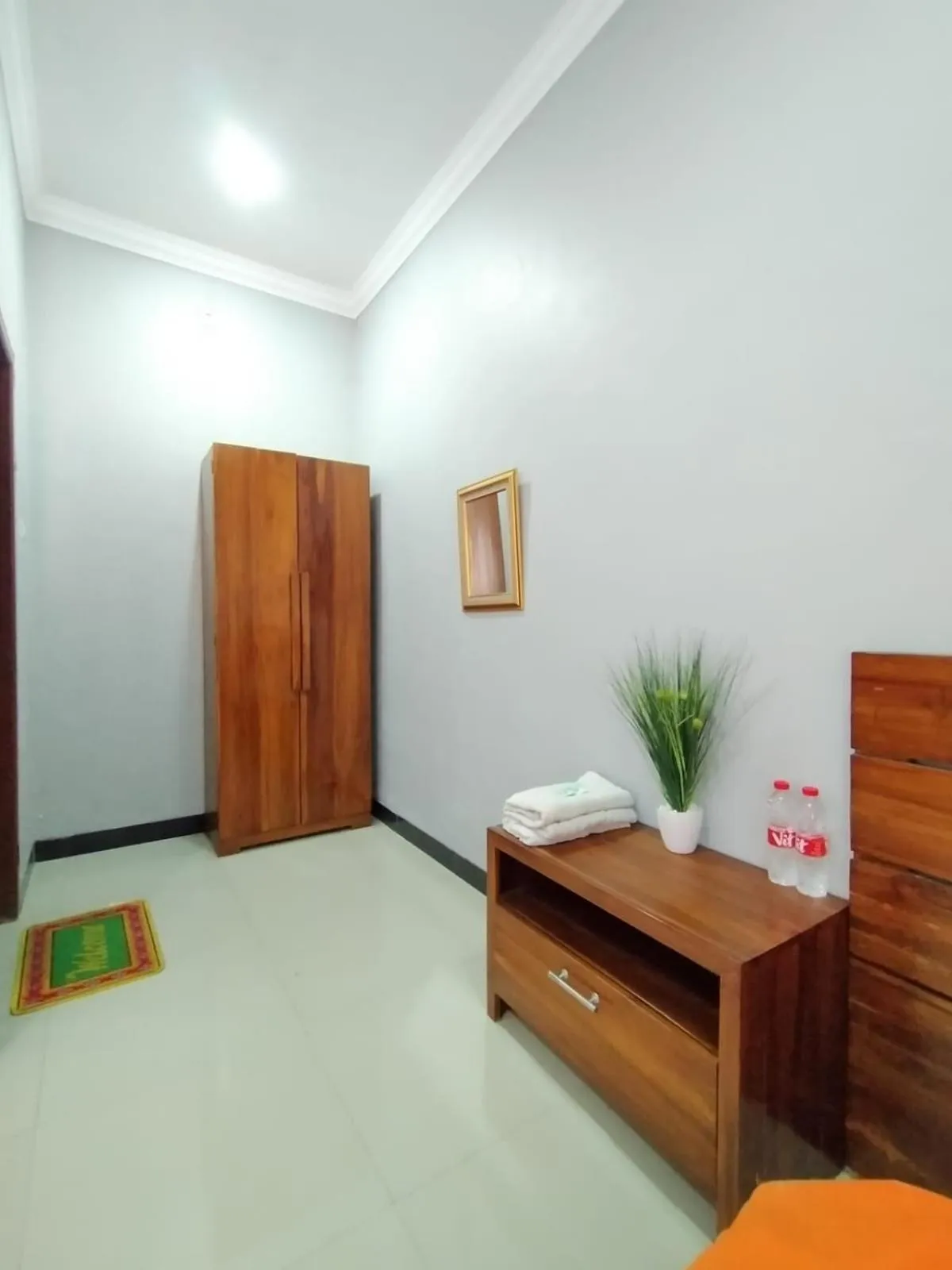 wardrobe in Hotel Asri Baru