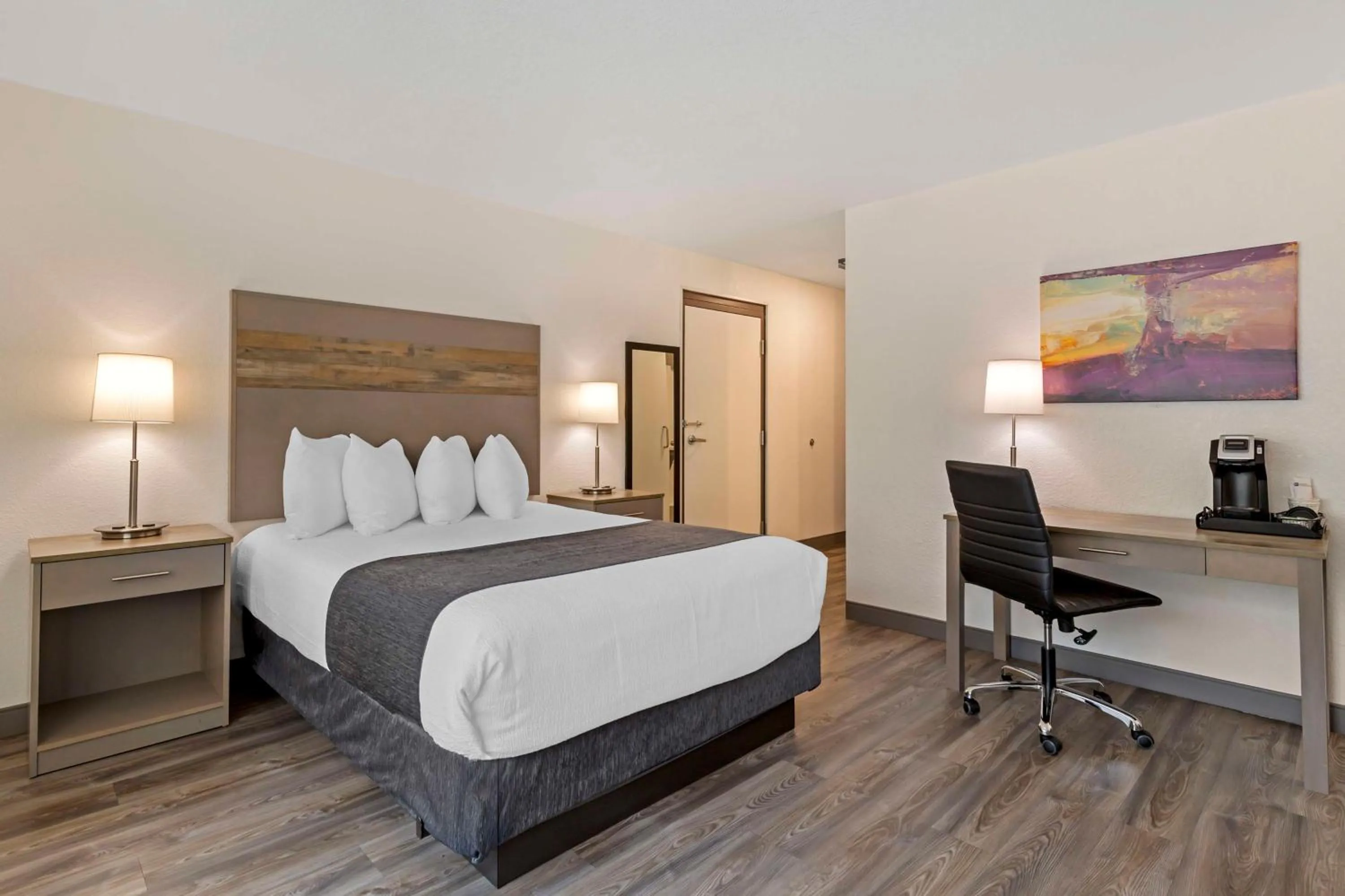 Bedroom, Bed in Best Western Plus Waterloo & Cedar Falls