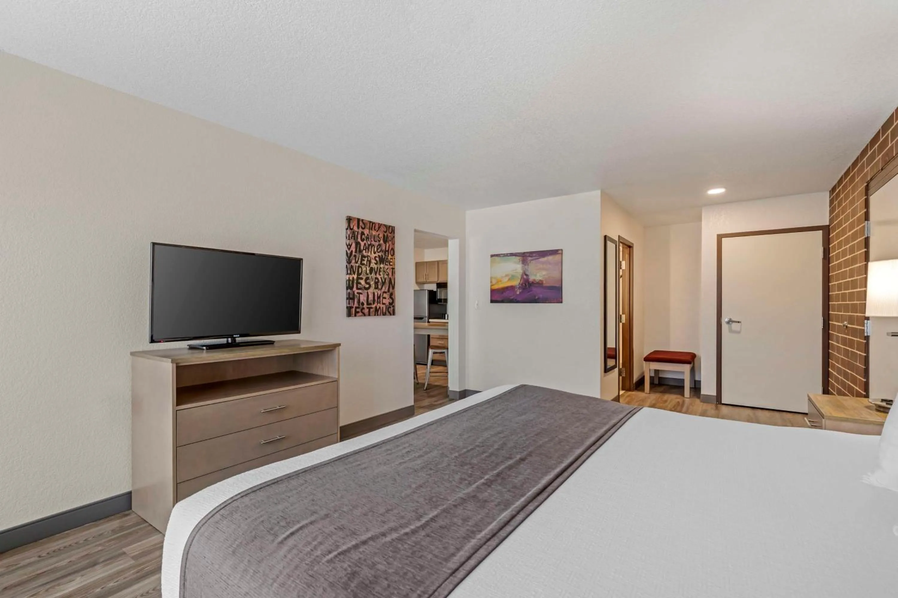 One-Bedroom King Suite in Best Western Plus Executive Residency Waterloo & Cedar Falls