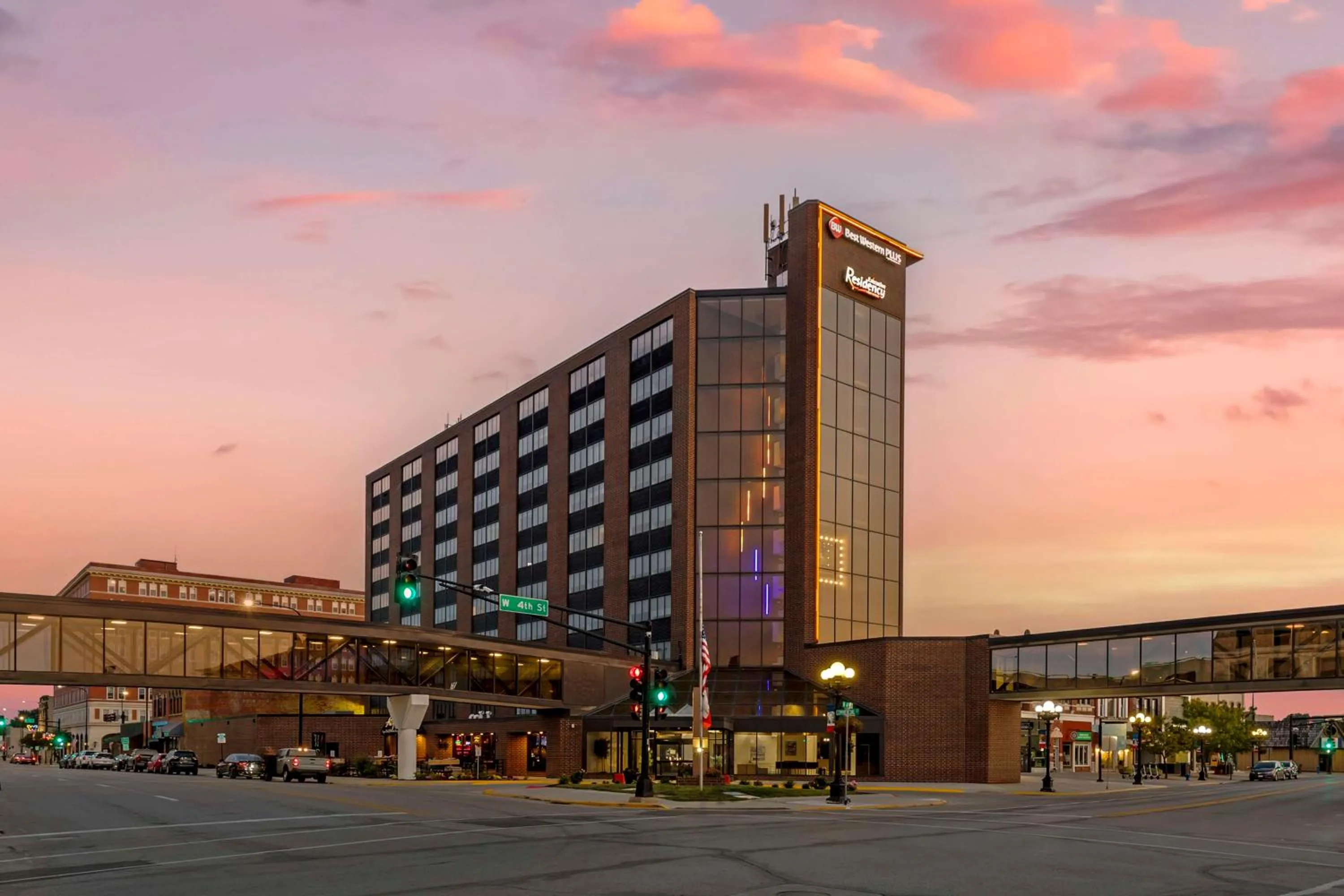 Property building in Best Western Plus Waterloo & Cedar Falls