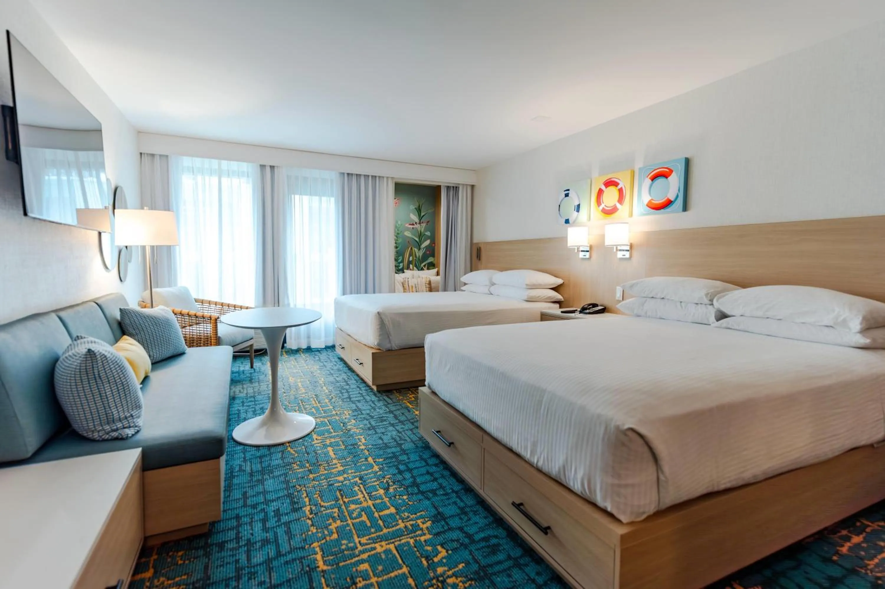 Photo of the whole room, Bed in Howard Johnson by Wyndham Anaheim Hotel and Water Playground