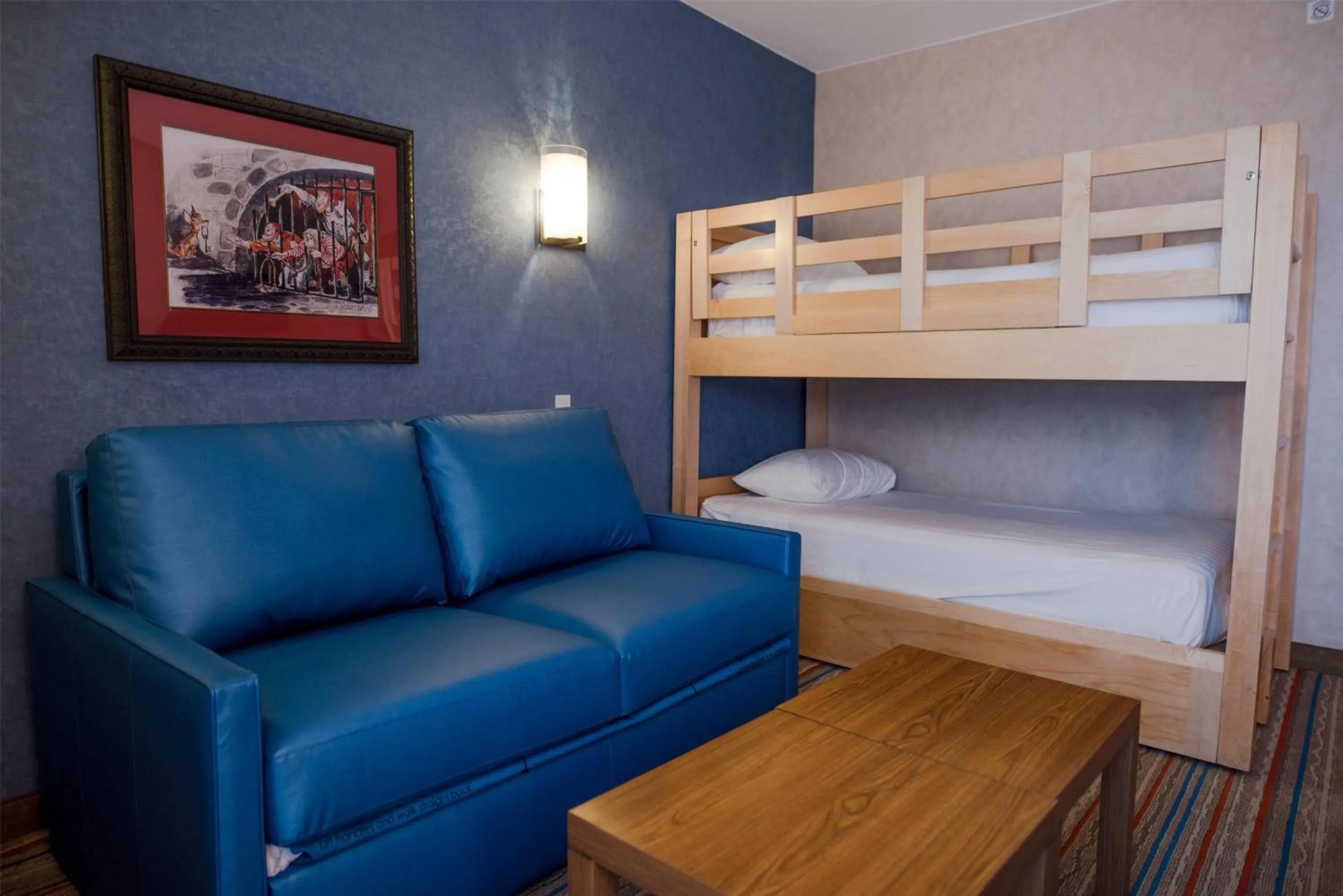 Photo of the whole room, Bed in Howard Johnson by Wyndham Anaheim Hotel & Water Playground