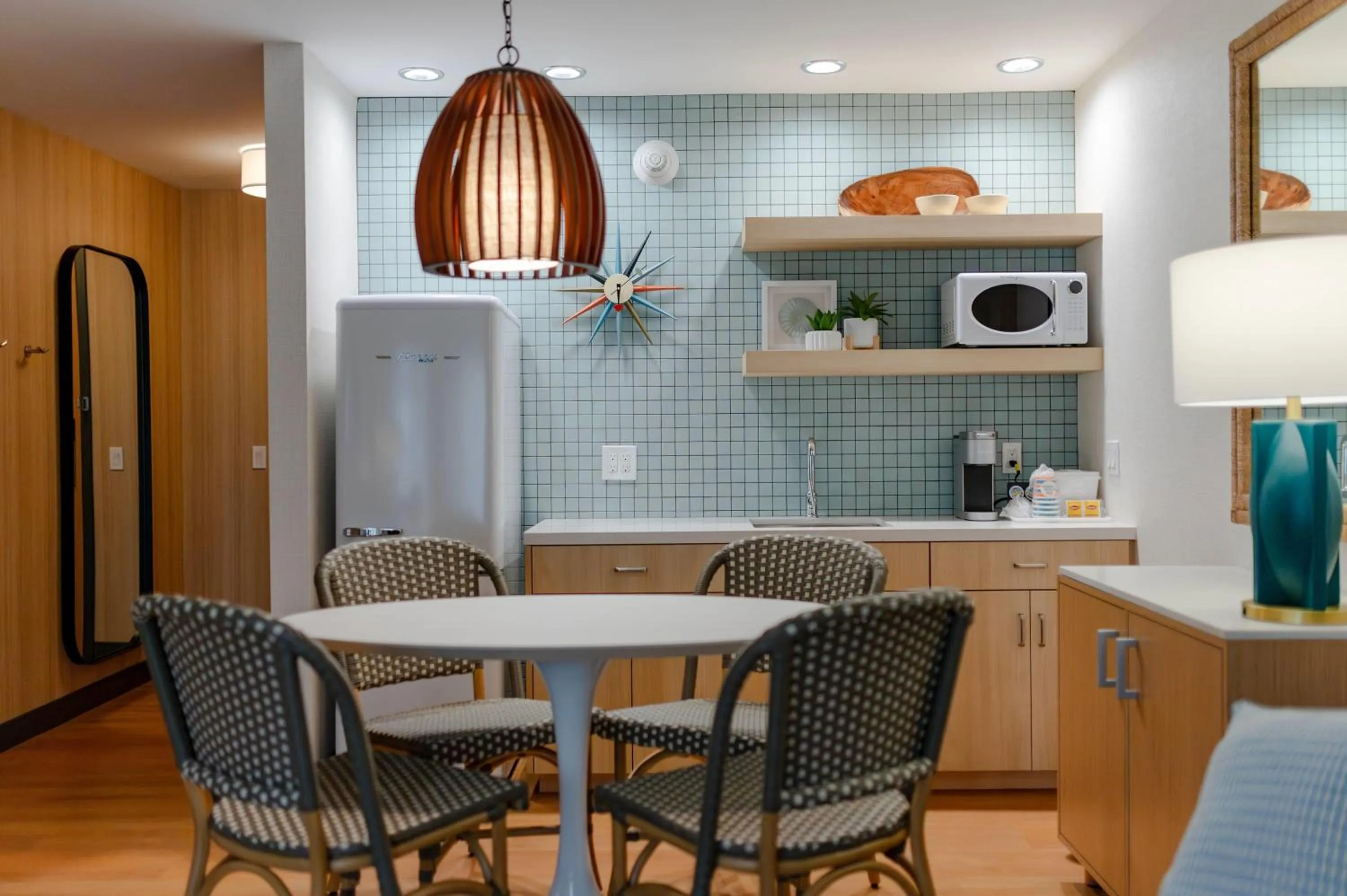 Photo of the whole room in Howard Johnson by Wyndham Anaheim Hotel and Water Playground