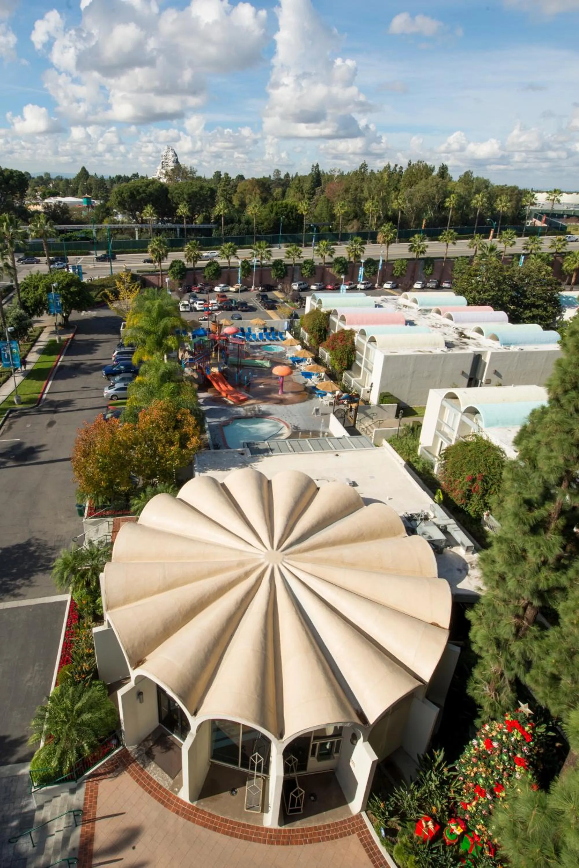 Day in Howard Johnson by Wyndham Anaheim Hotel & Water Playground