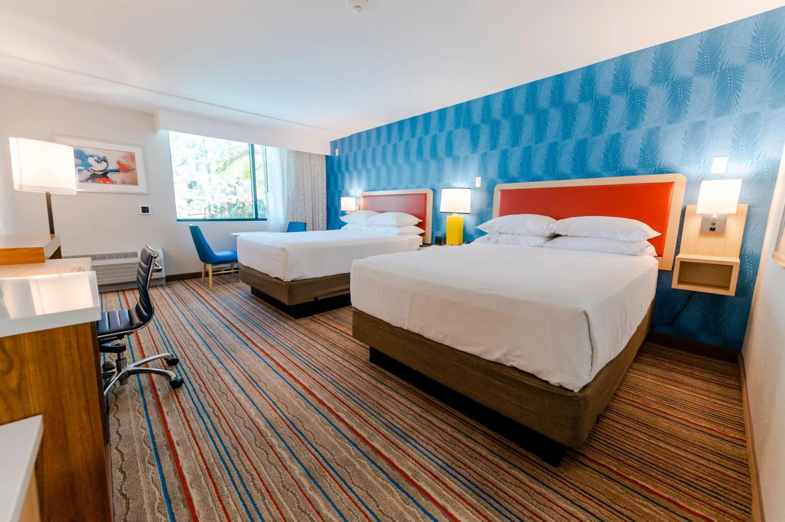 Bed in Howard Johnson by Wyndham Anaheim Hotel & Water Playground