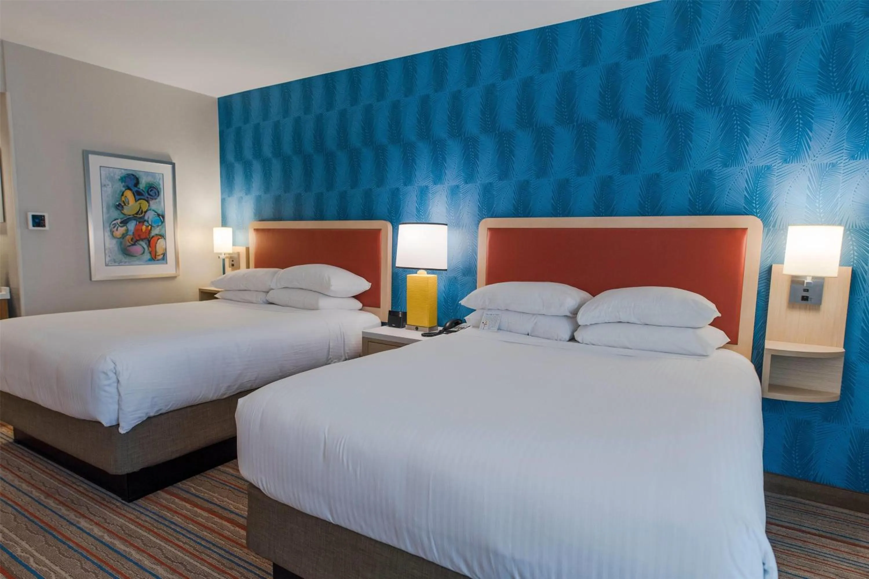 Photo of the whole room, Bed in Howard Johnson by Wyndham Anaheim Hotel & Water Playground