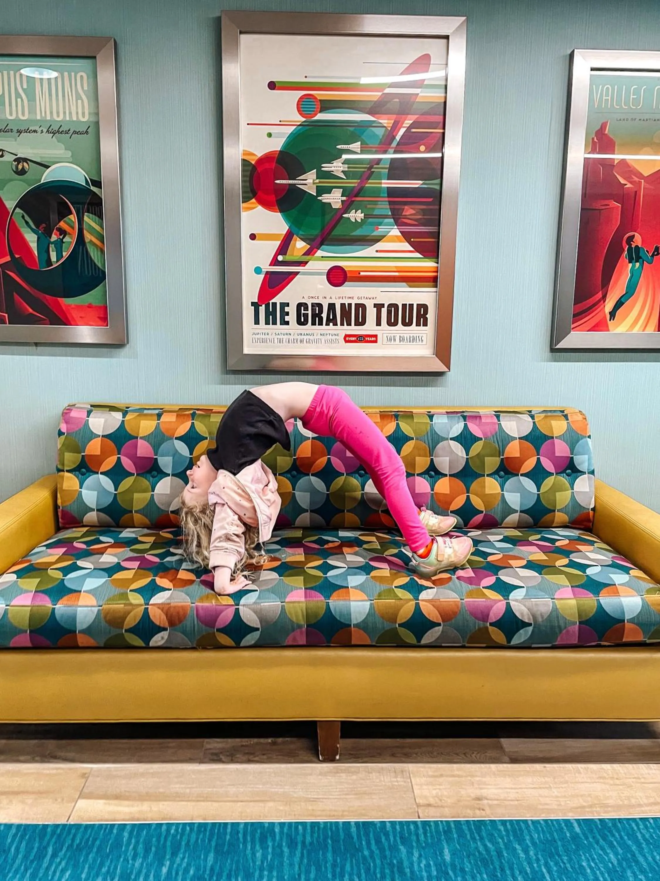 Seating area in Howard Johnson by Wyndham Anaheim Hotel & Water Playground