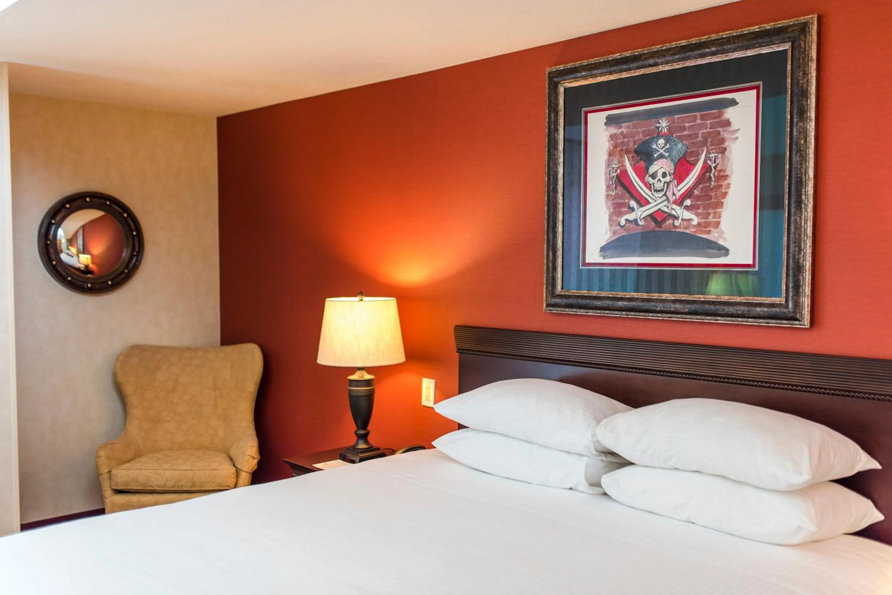 Bed in Howard Johnson by Wyndham Anaheim Hotel & Water Playground