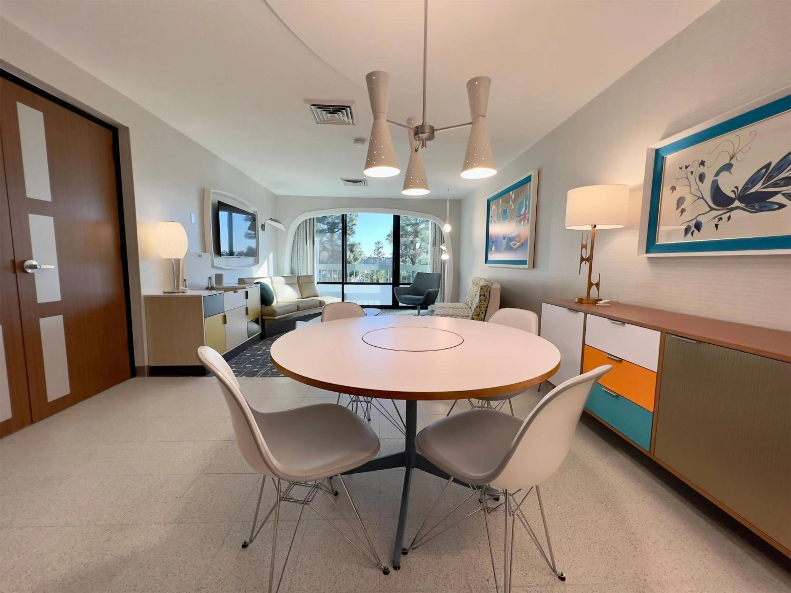 Photo of the whole room in Howard Johnson by Wyndham Anaheim Hotel & Water Playground