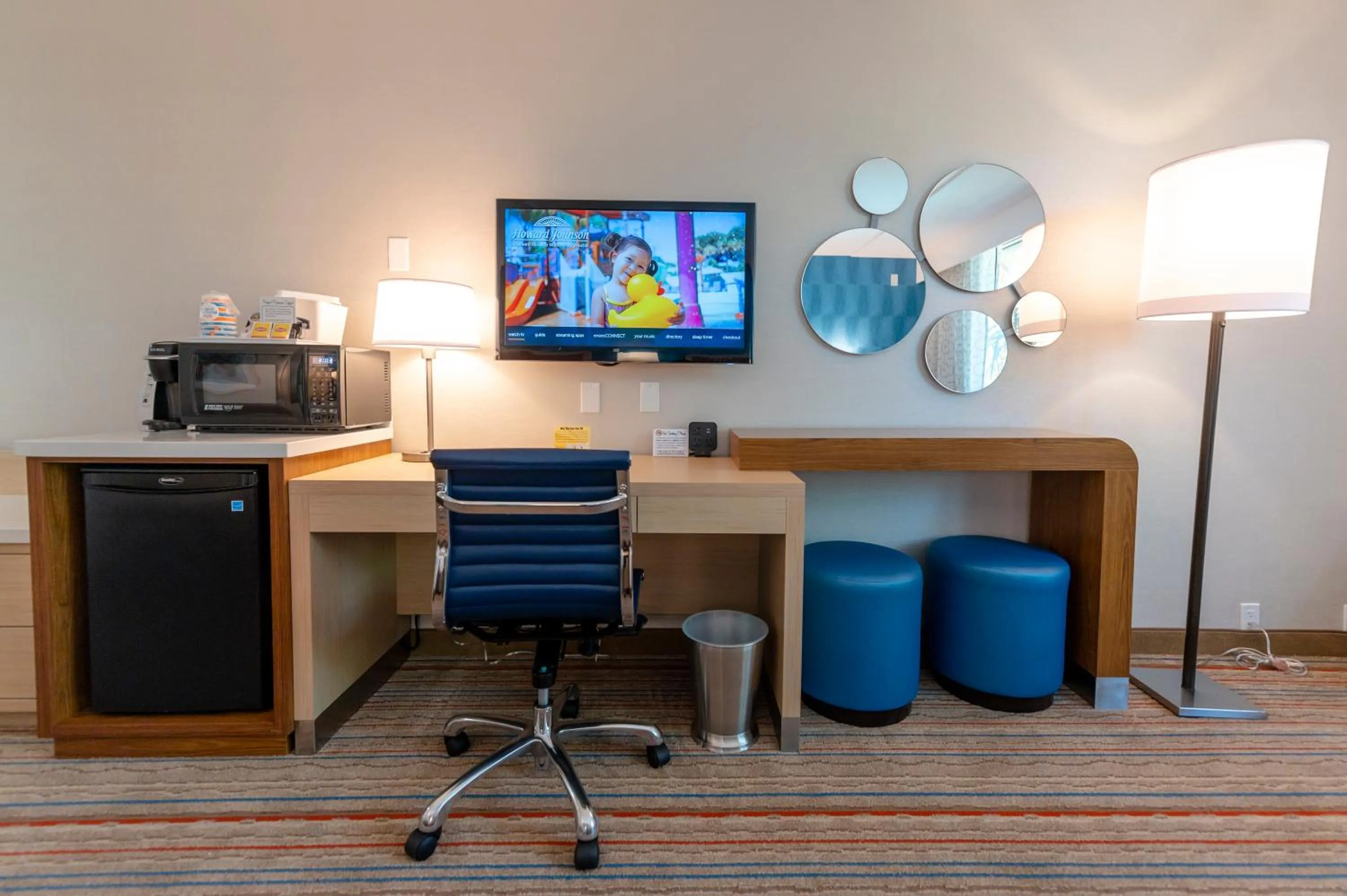 TV and multimedia in Howard Johnson by Wyndham Anaheim Hotel & Water Playground