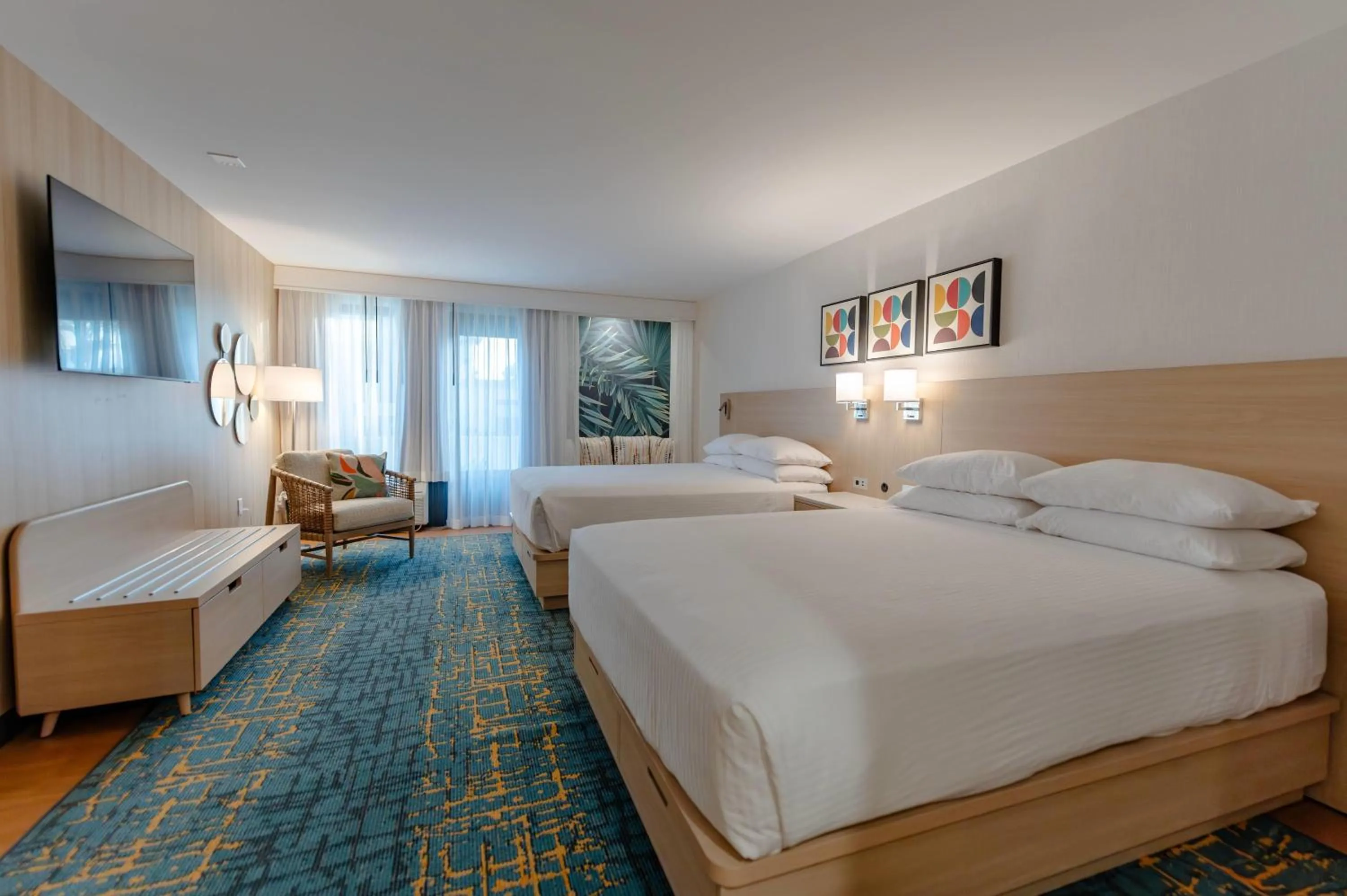 Photo of the whole room, Bed in Howard Johnson by Wyndham Anaheim Hotel and Water Playground