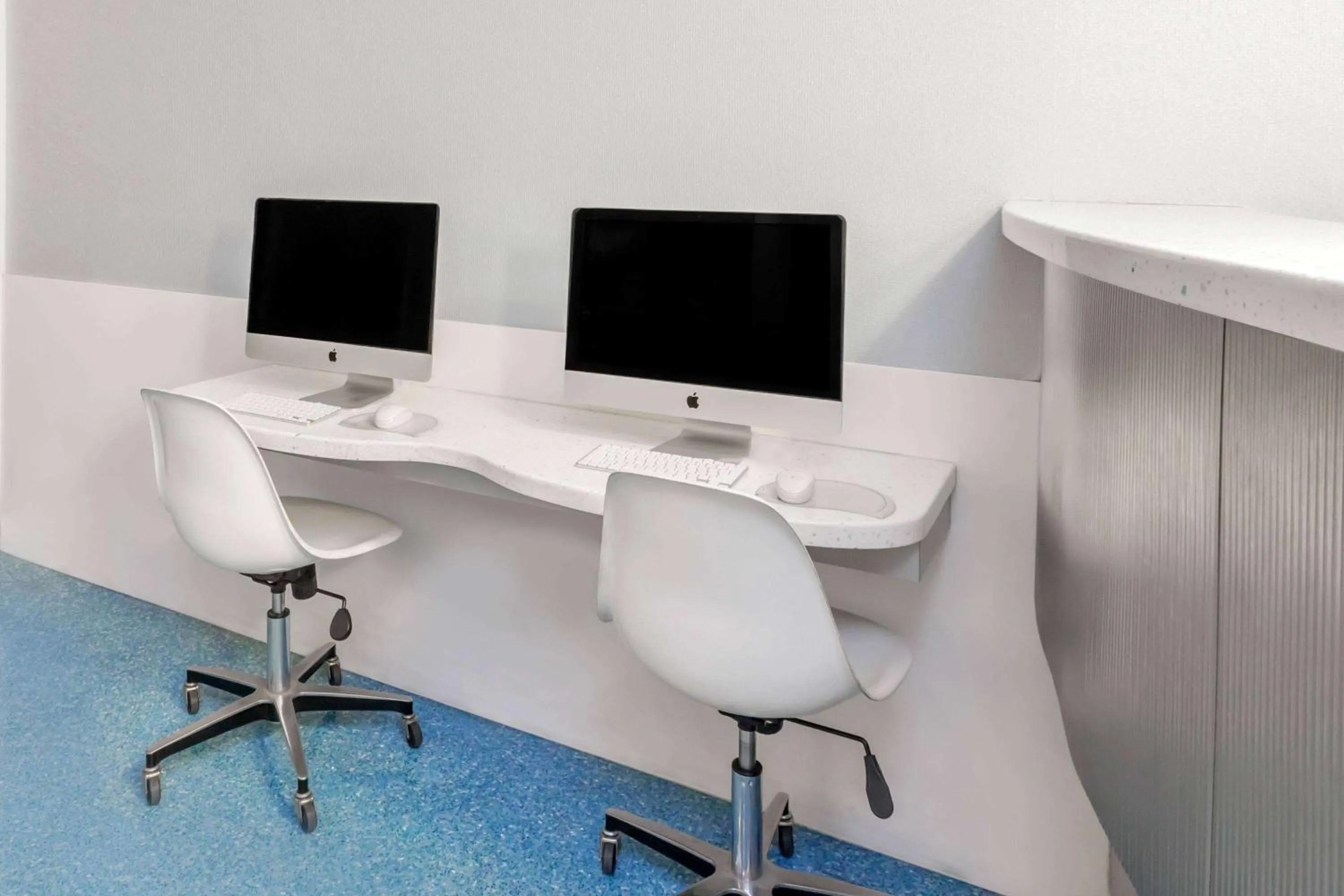 Business facilities in Howard Johnson by Wyndham Anaheim Hotel & Water Playground