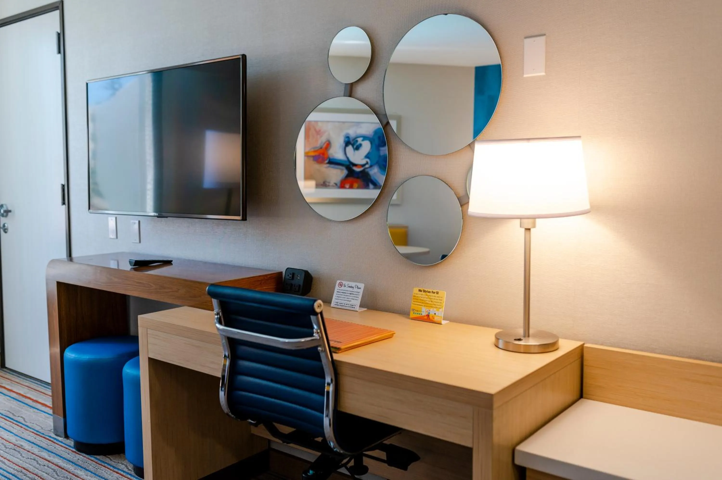 TV and multimedia in Howard Johnson by Wyndham Anaheim Hotel & Water Playground