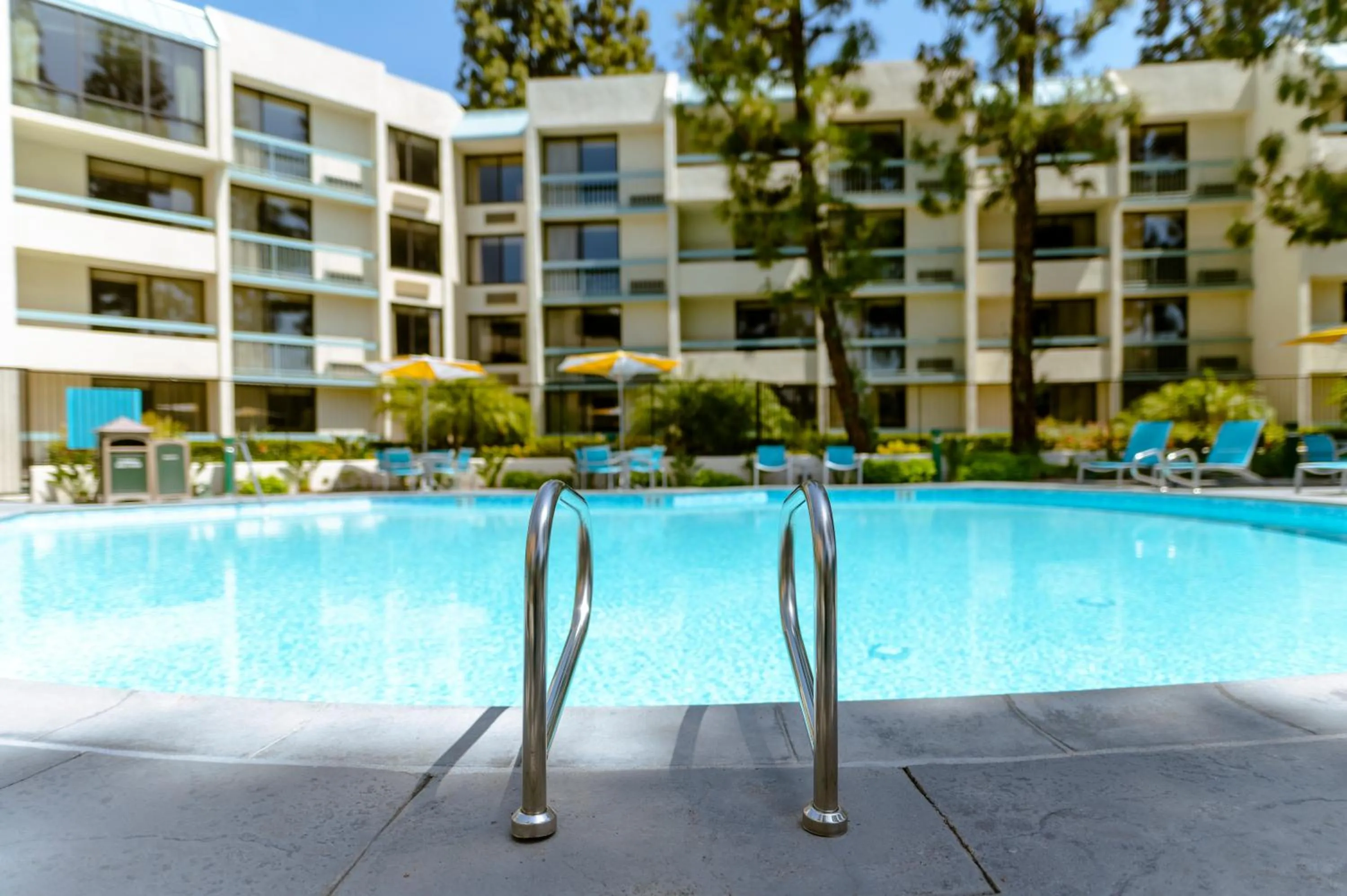 Day in Howard Johnson by Wyndham Anaheim Hotel & Water Playground