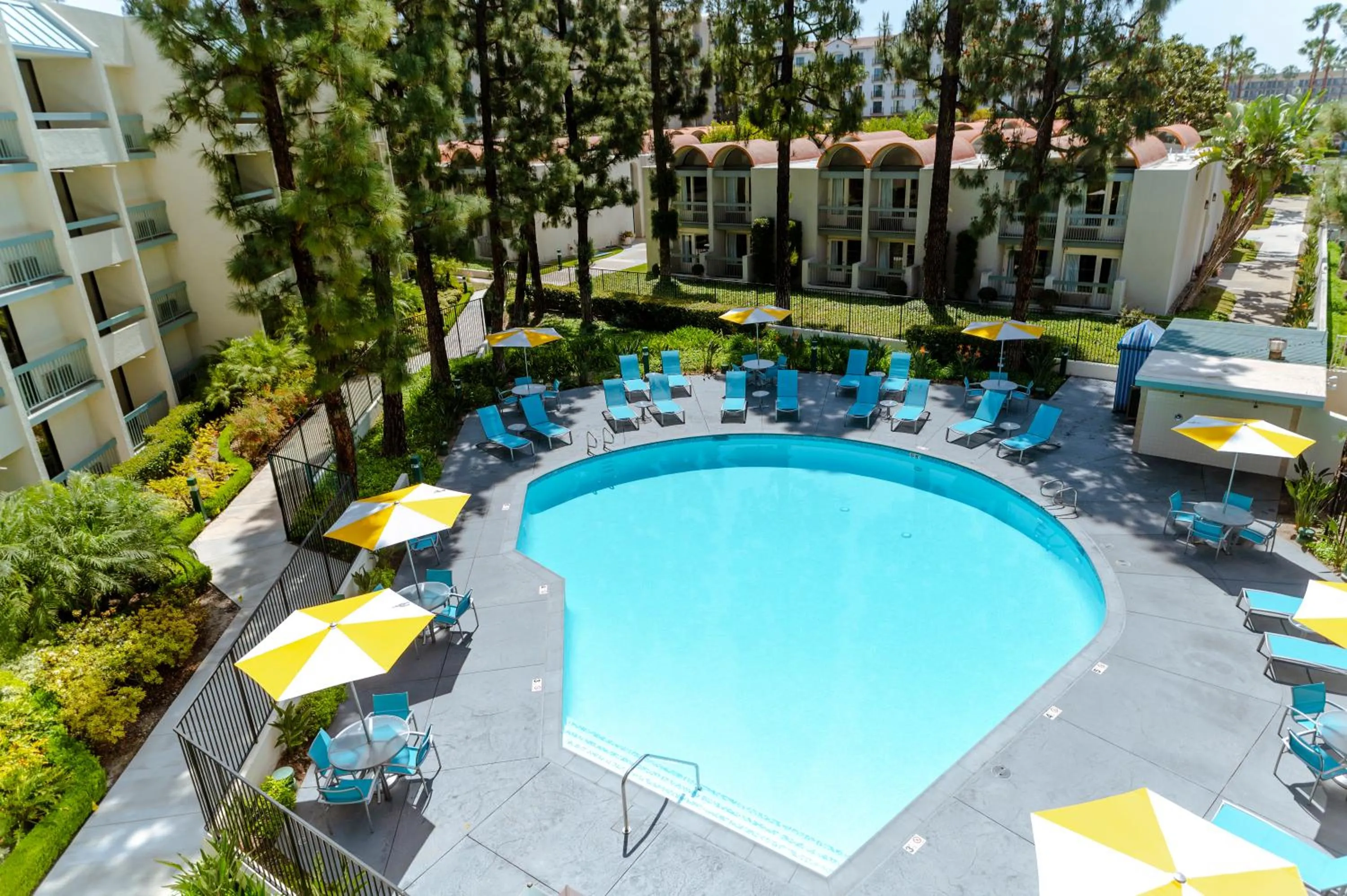 Pool view in Howard Johnson by Wyndham Anaheim Hotel & Water Playground