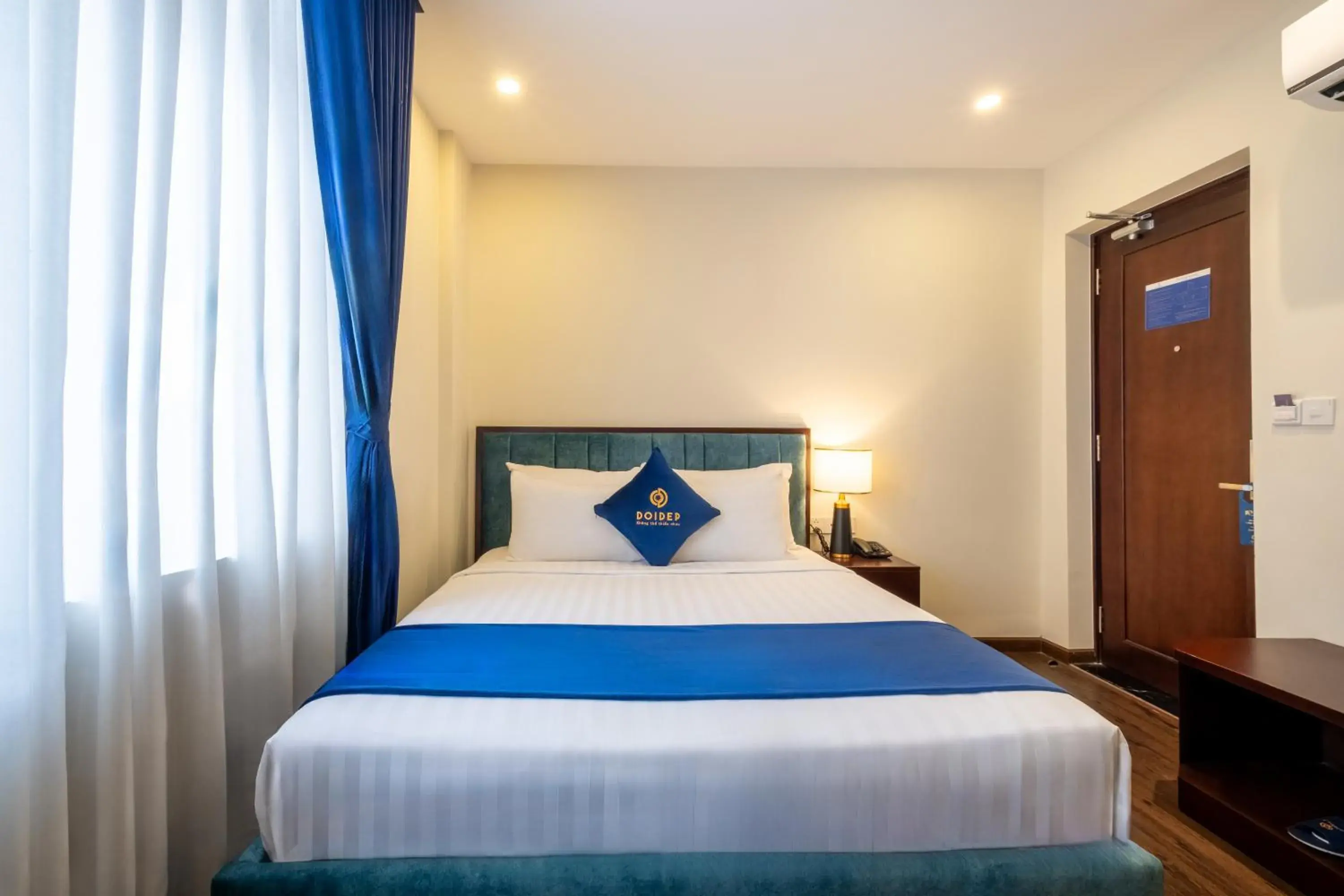 Deluxe Queen Room - single occupancy in Sandals Camellia Hotel Deluxe Queen Room - single occupancy in Sandals Camellia Hotel