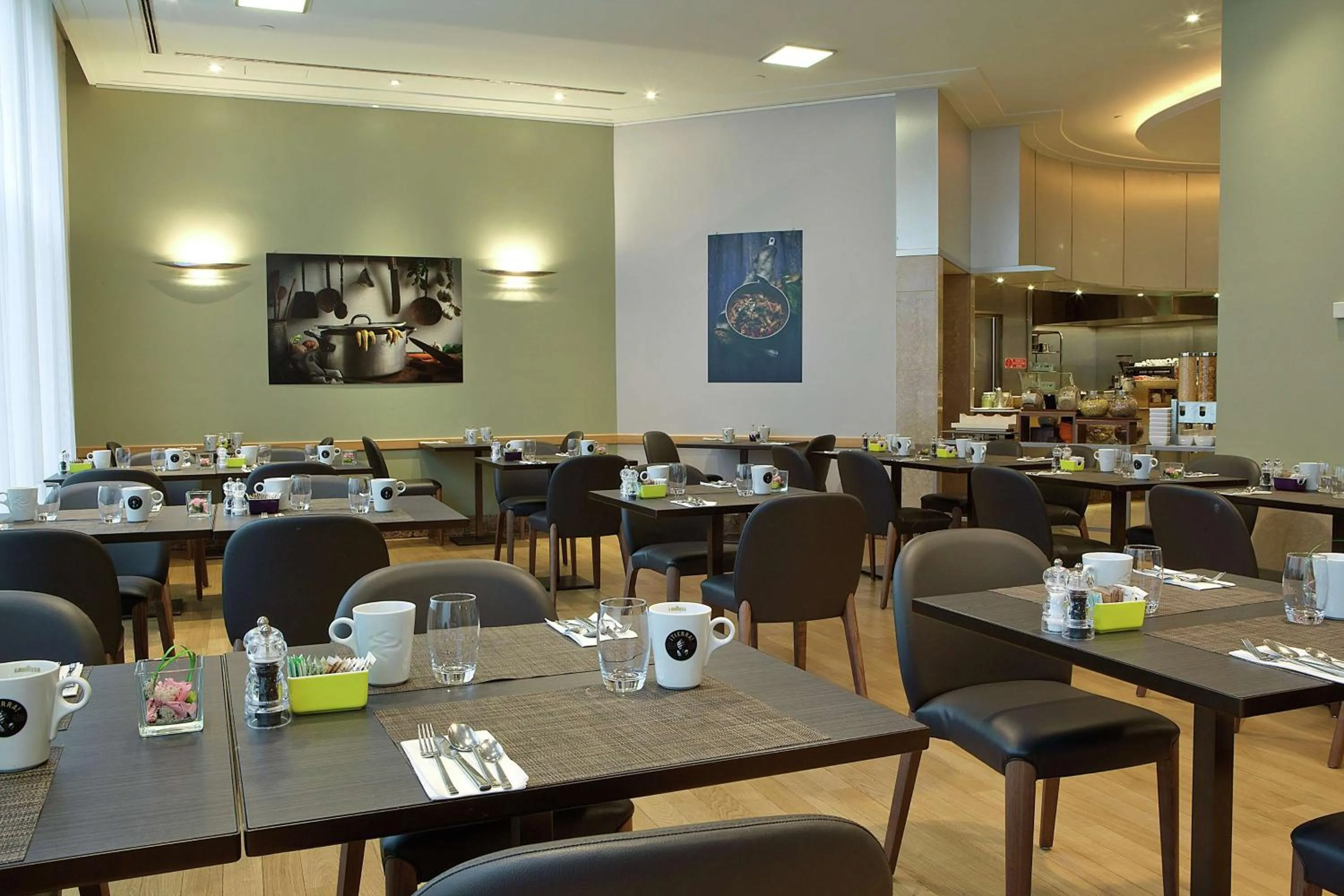 Restaurant/places to eat in Hilton Milan