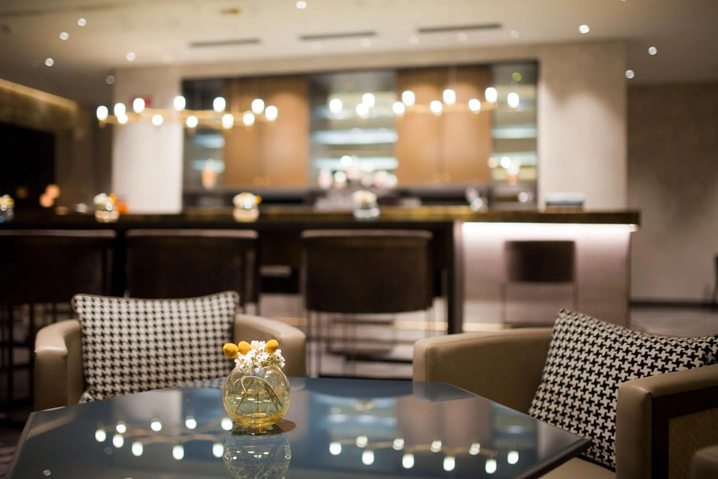 Restaurant/places to eat in Hilton Milan