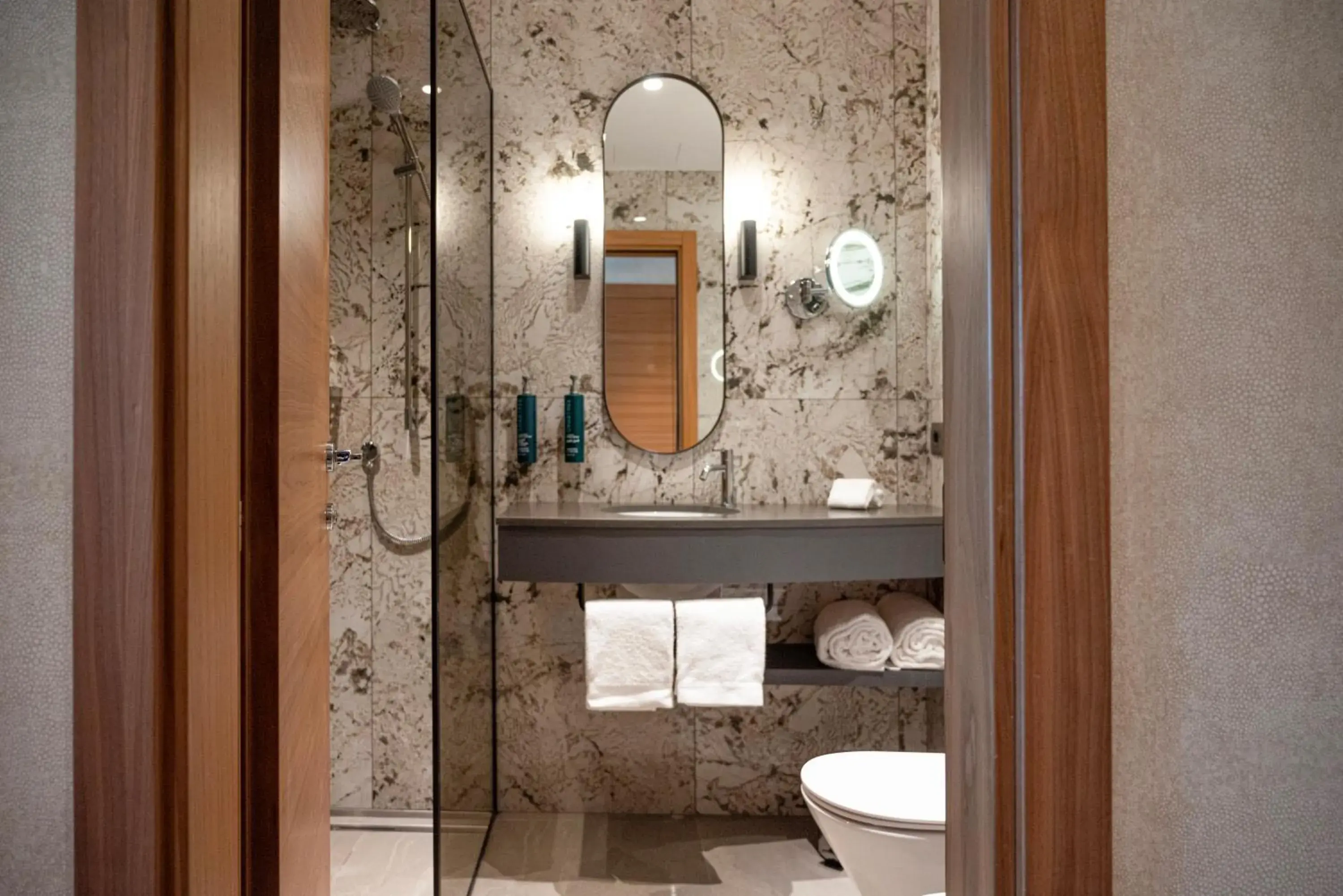 Deluxe Refurbished King Guest Room in Hilton Milan Deluxe Refurbished King Guest Room in Hilton Milan