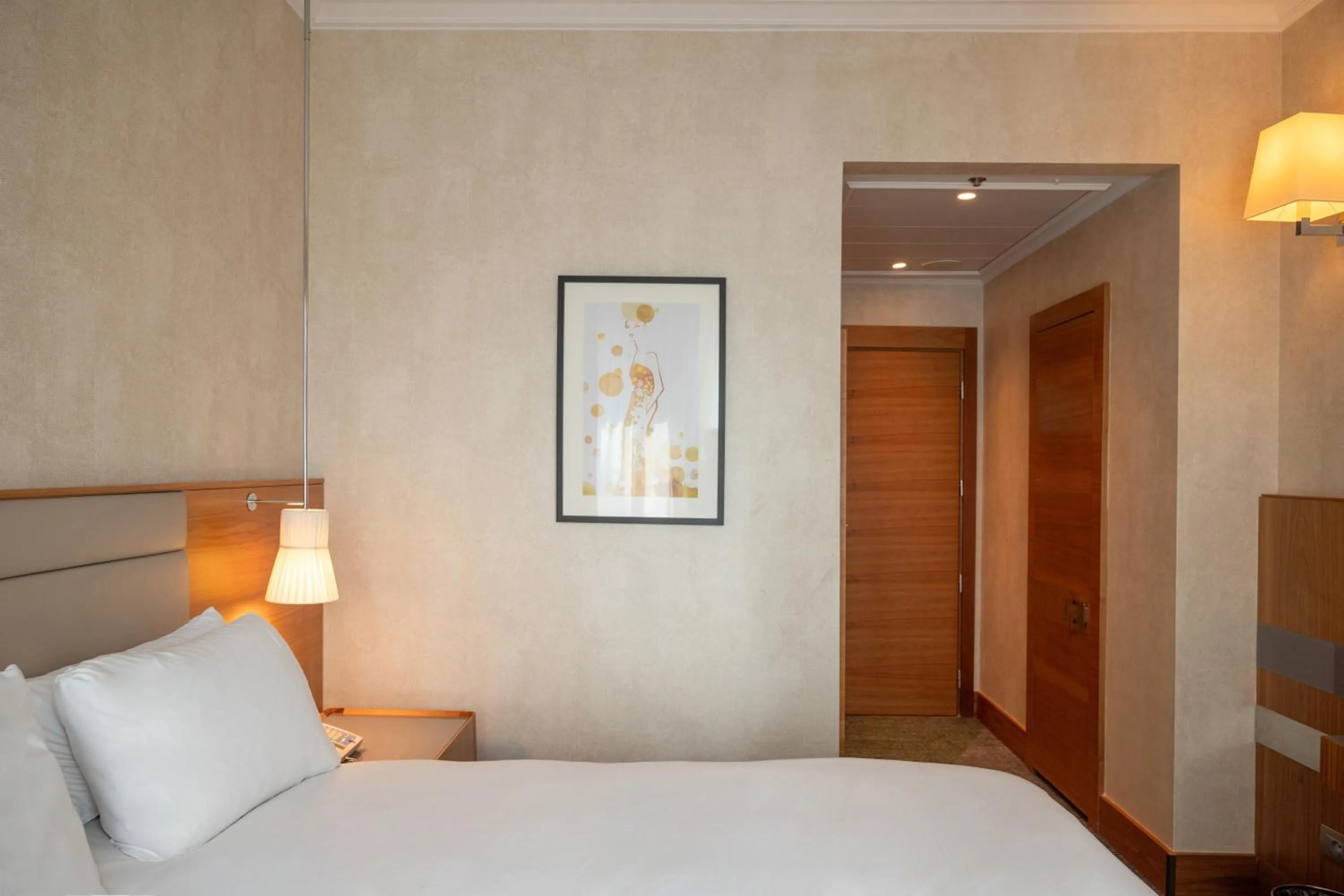 Photo of the whole room, Bed in Hilton Milan