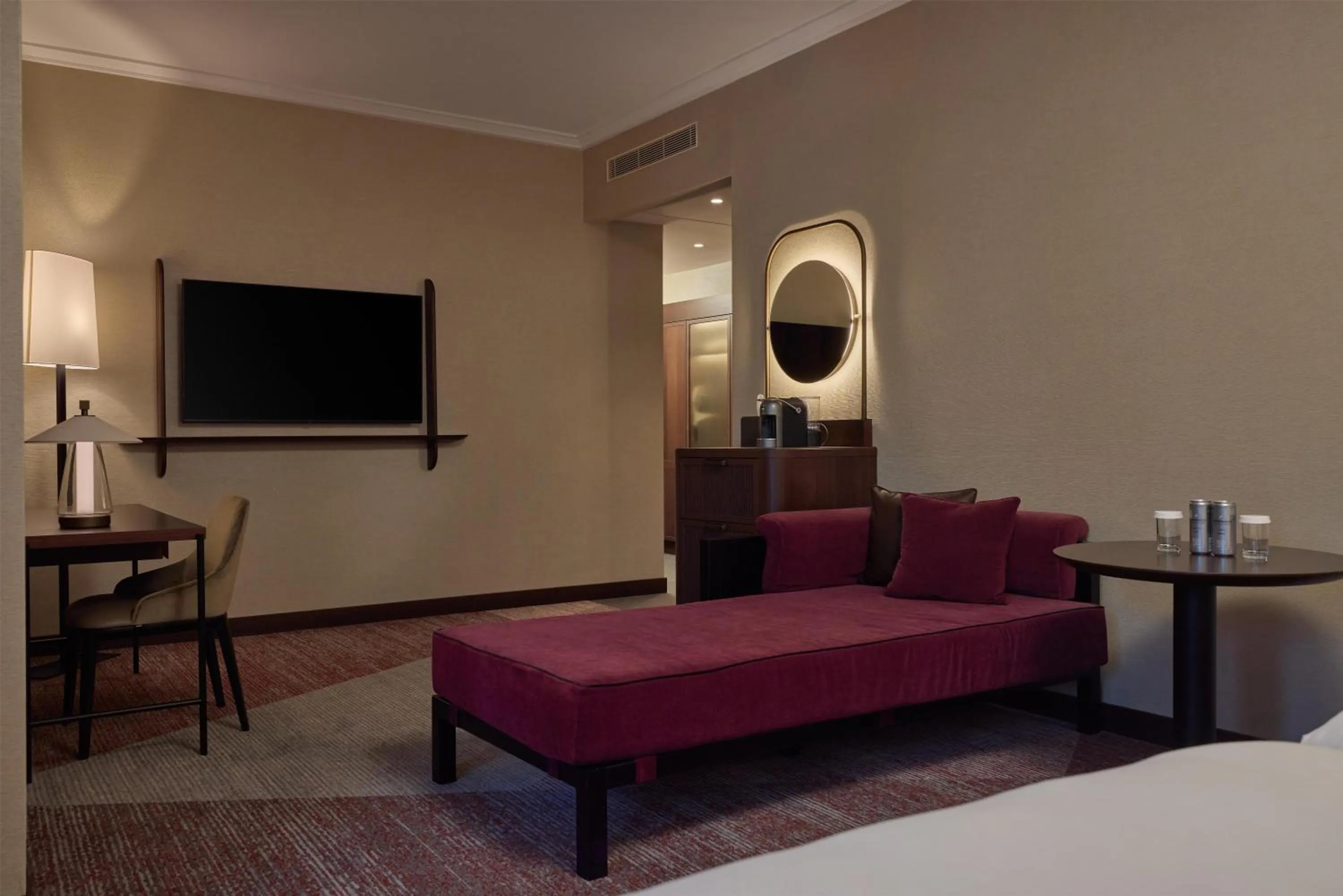 Living room, Bed in Hilton Milan