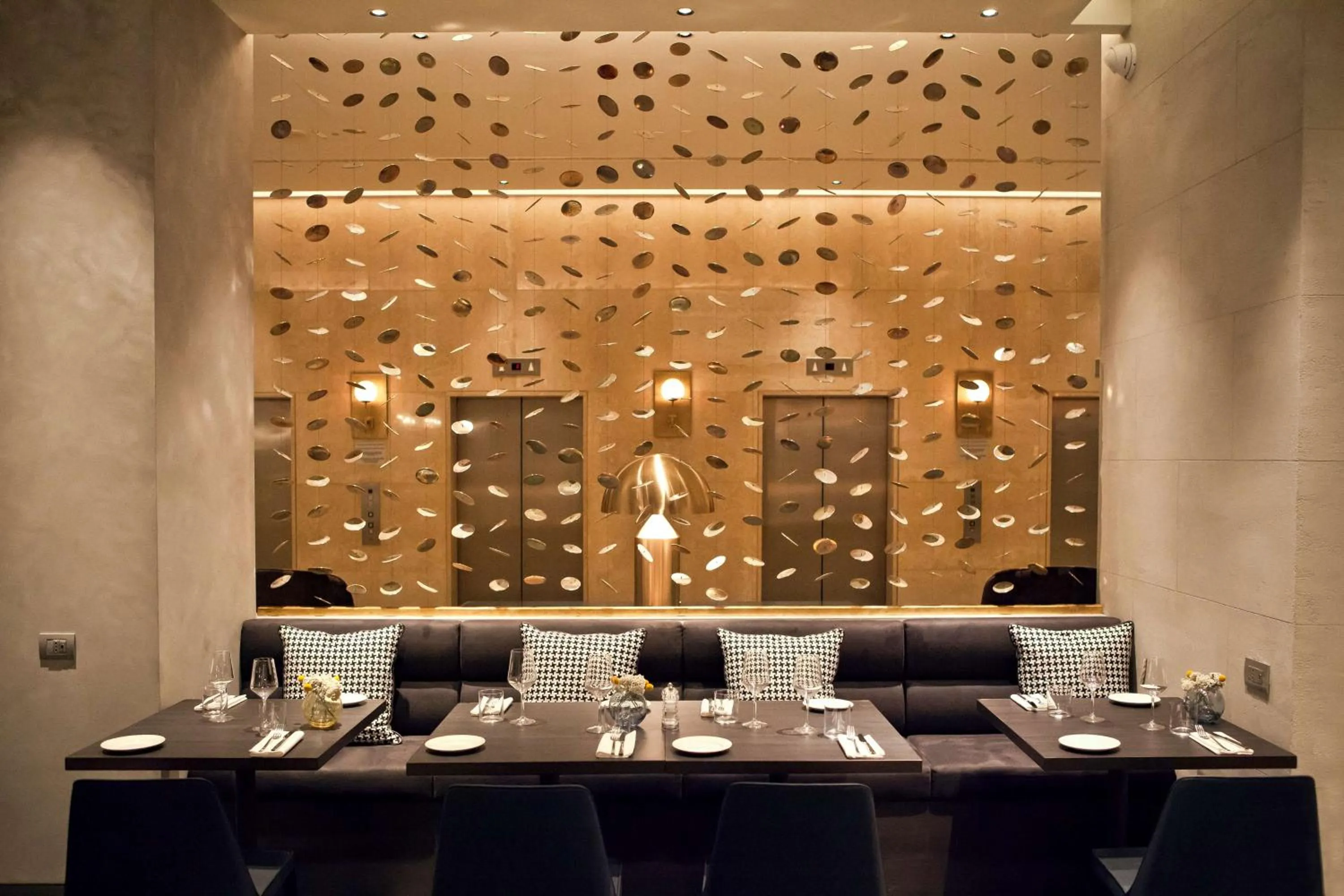 Restaurant/places to eat in Hilton Milan