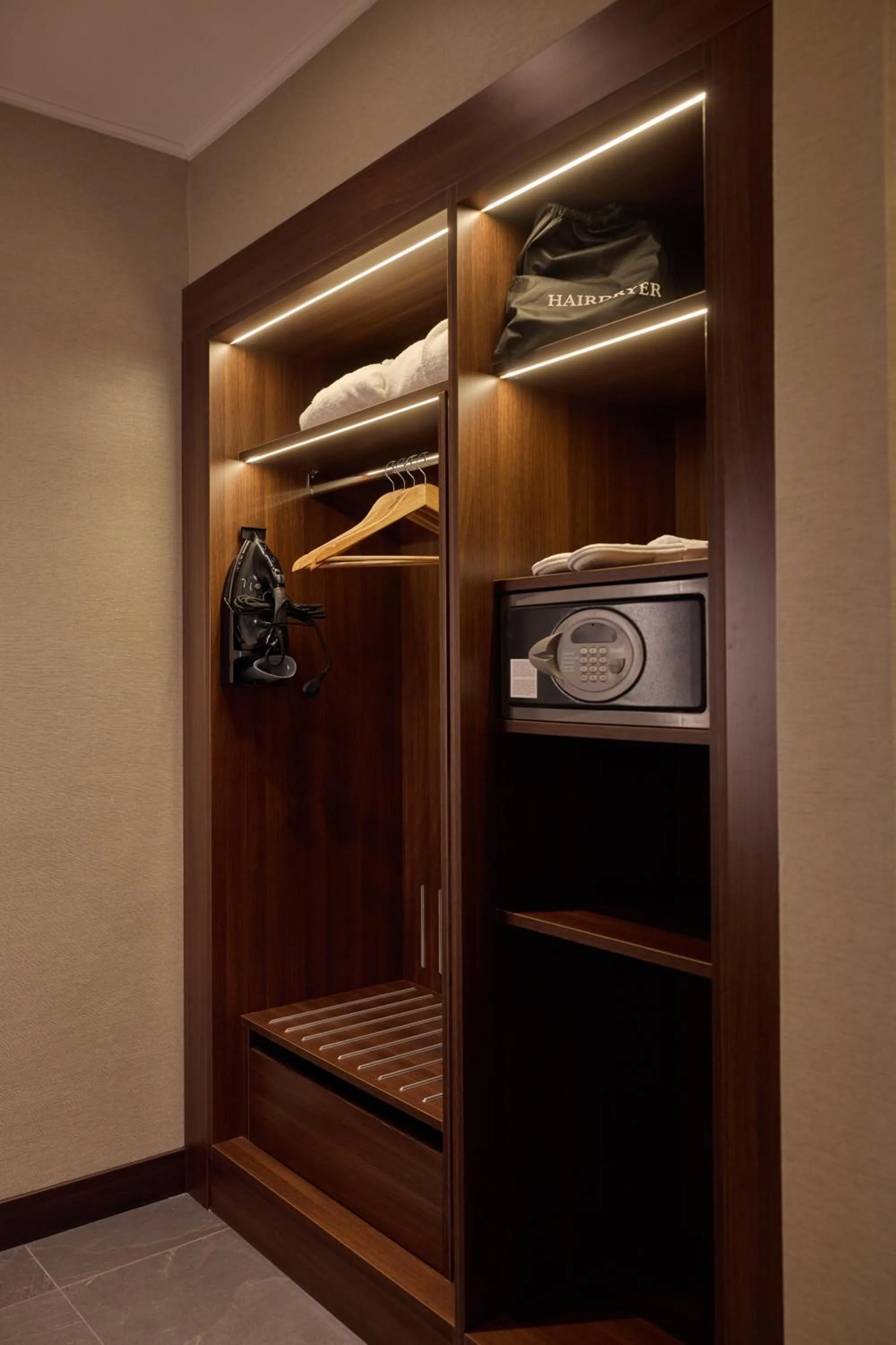 wardrobe in Hilton Milan