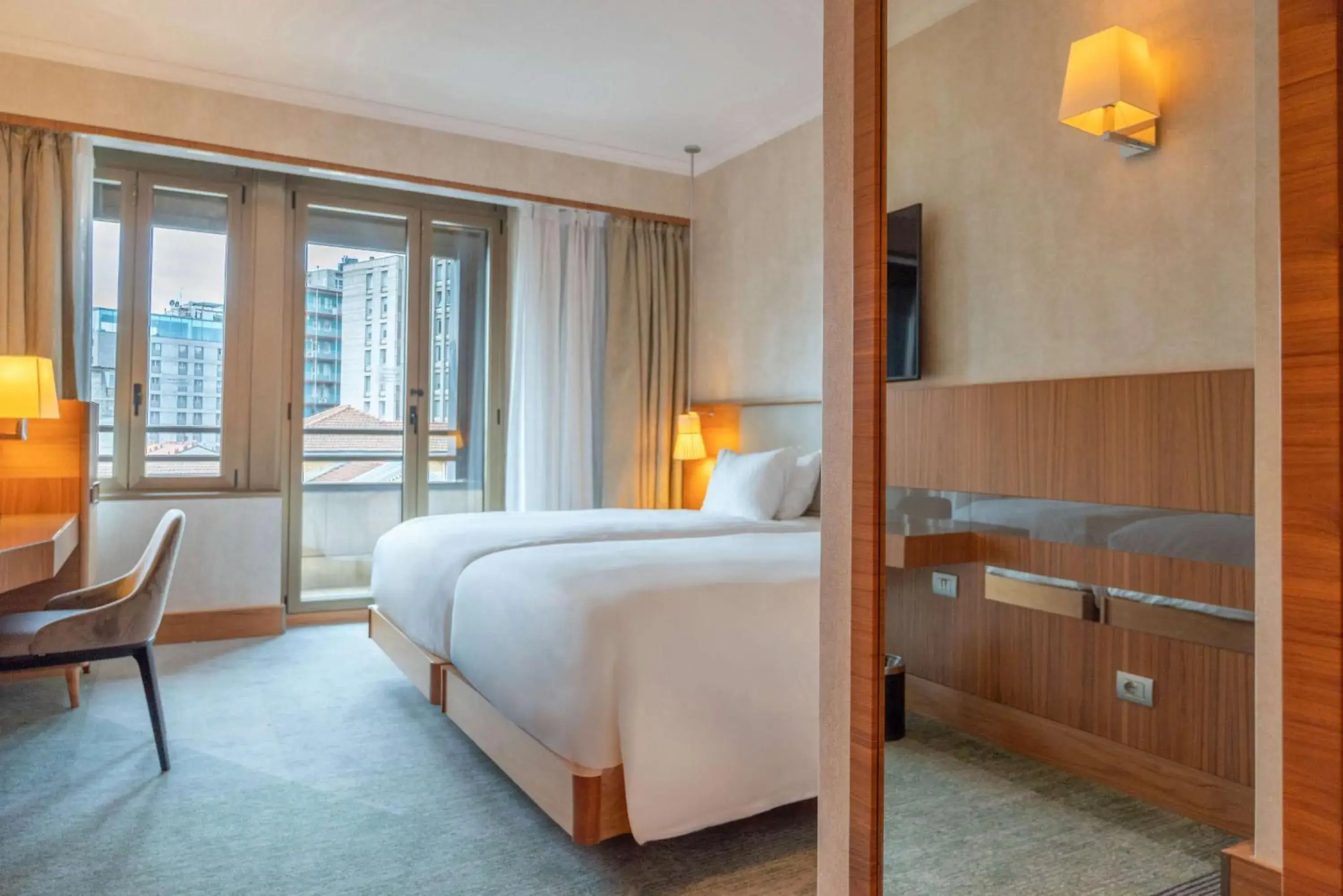 Deluxe Refurbished Twin Guest Room in Hilton Milan Deluxe Refurbished Twin Guest Room in Hilton Milan