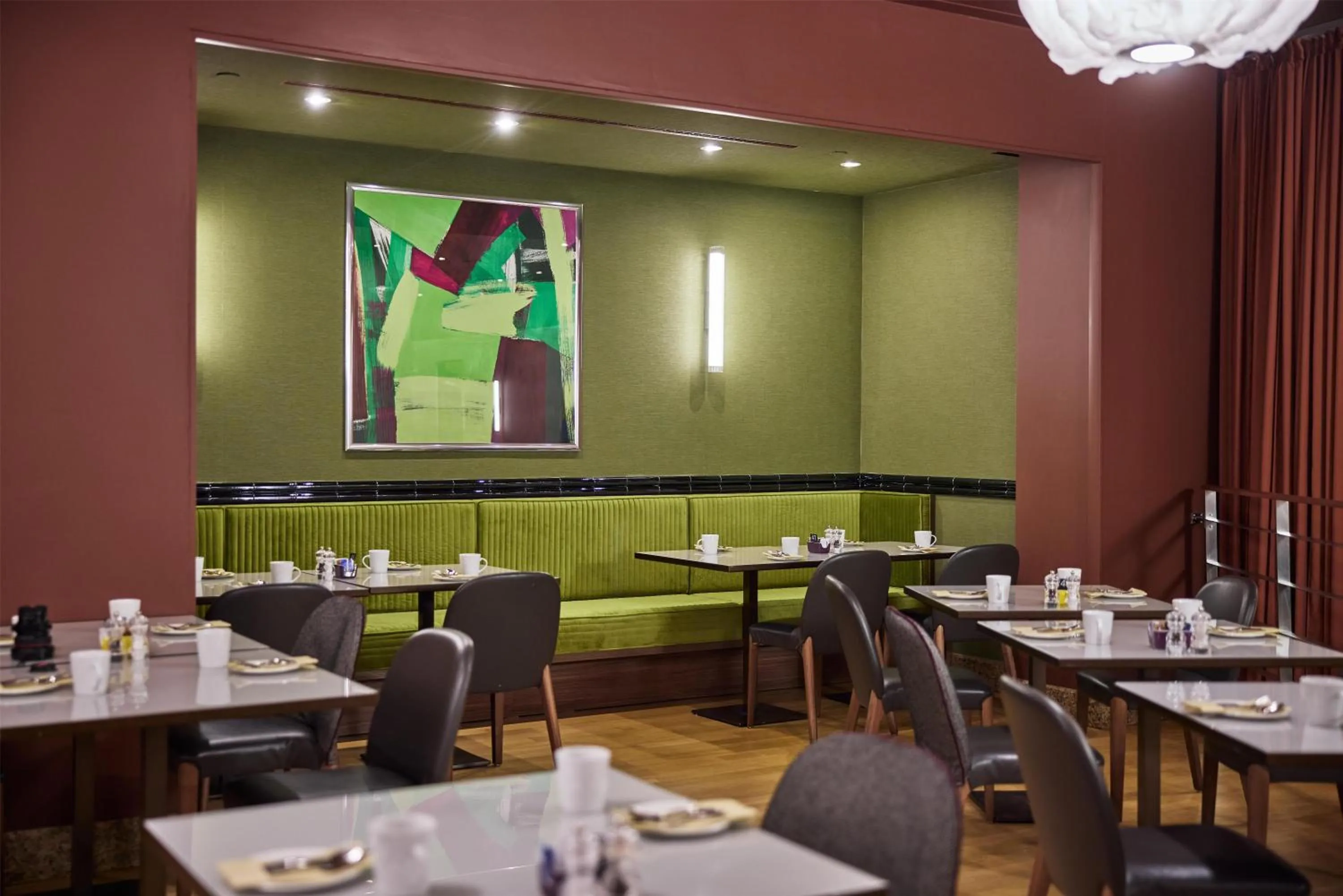 Restaurant/places to eat in Hilton Milan