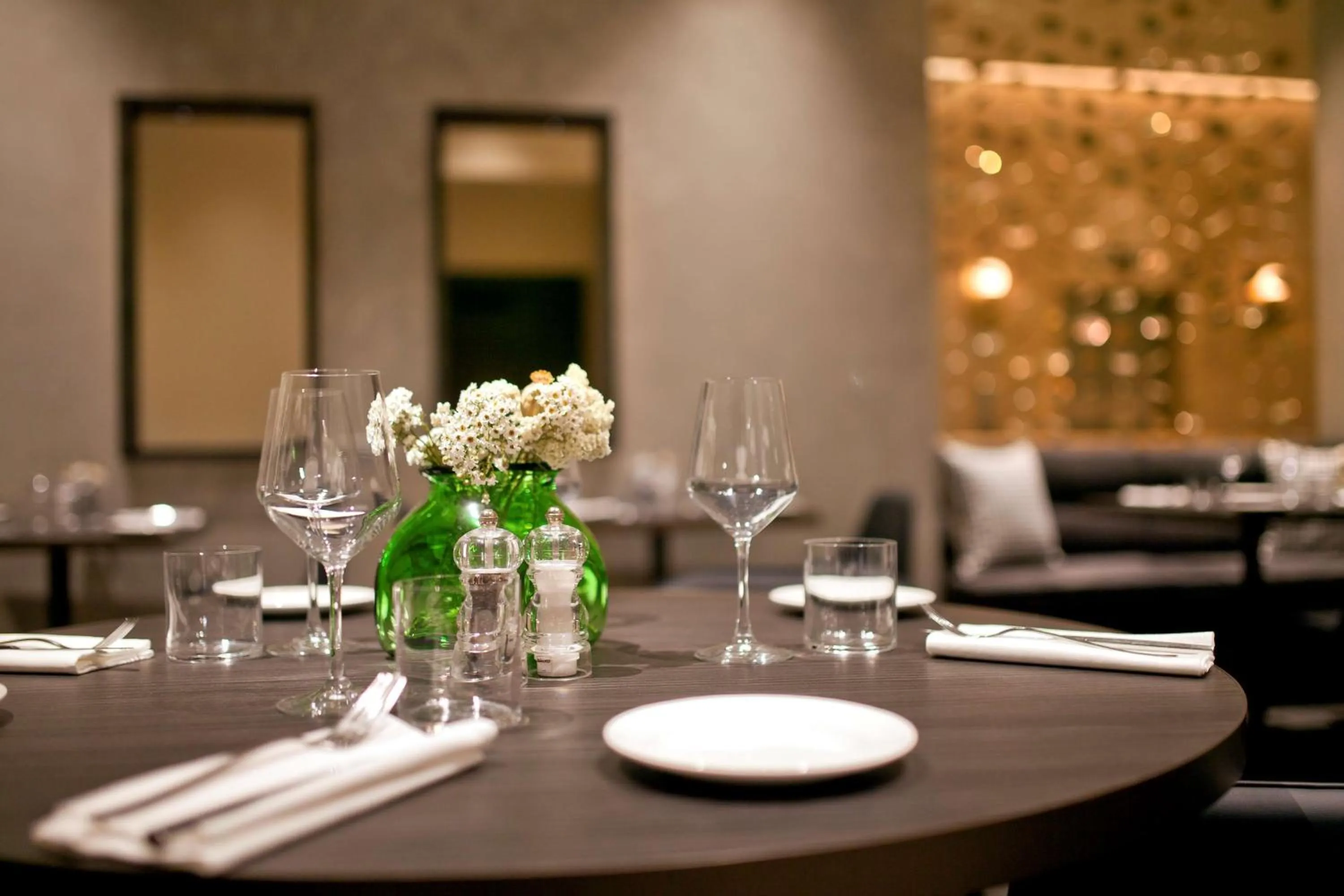 Restaurant/places to eat in Hilton Milan