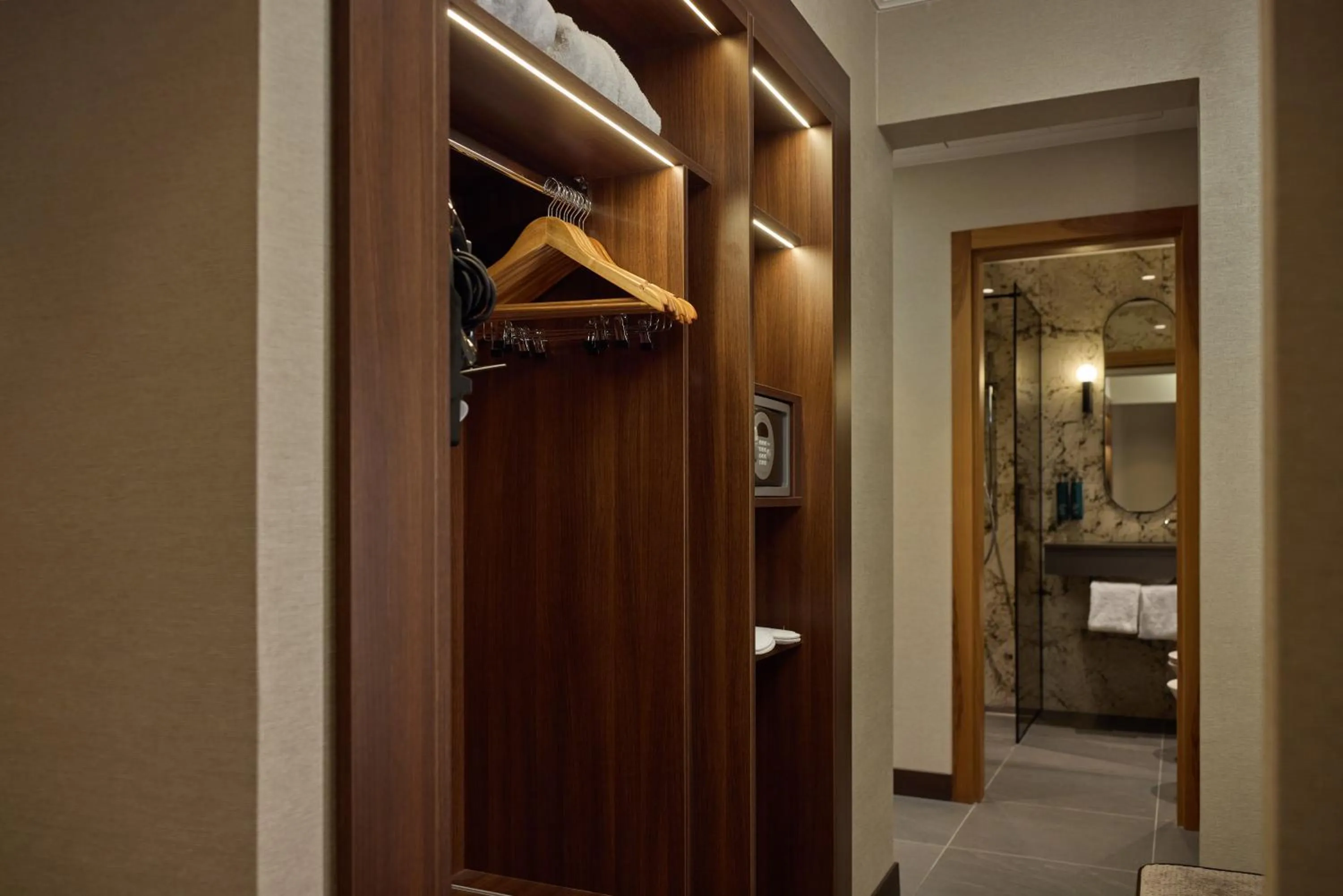 wardrobe in Hilton Milan