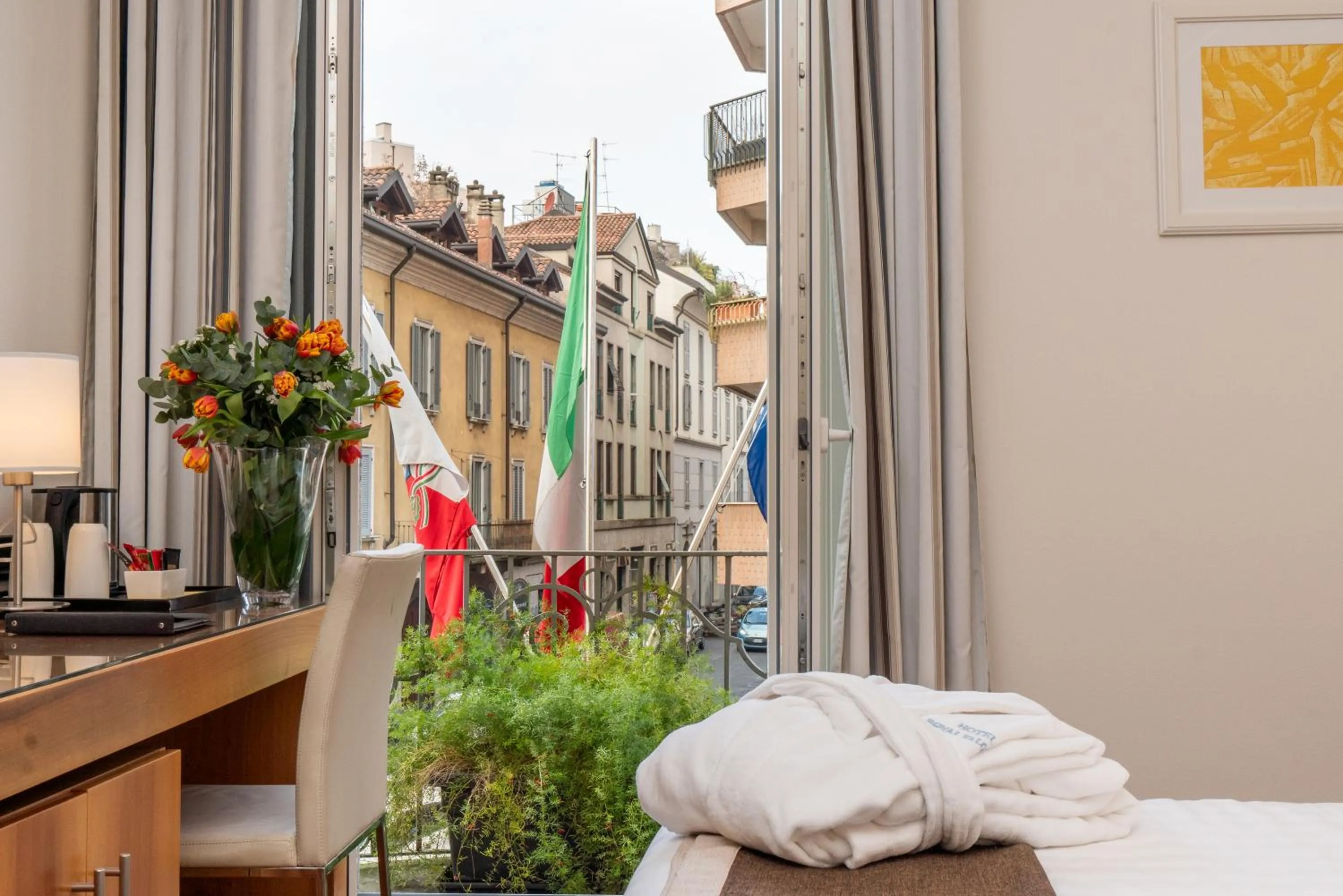 Photo of the whole room, Bed in Hotel Royal Falcone