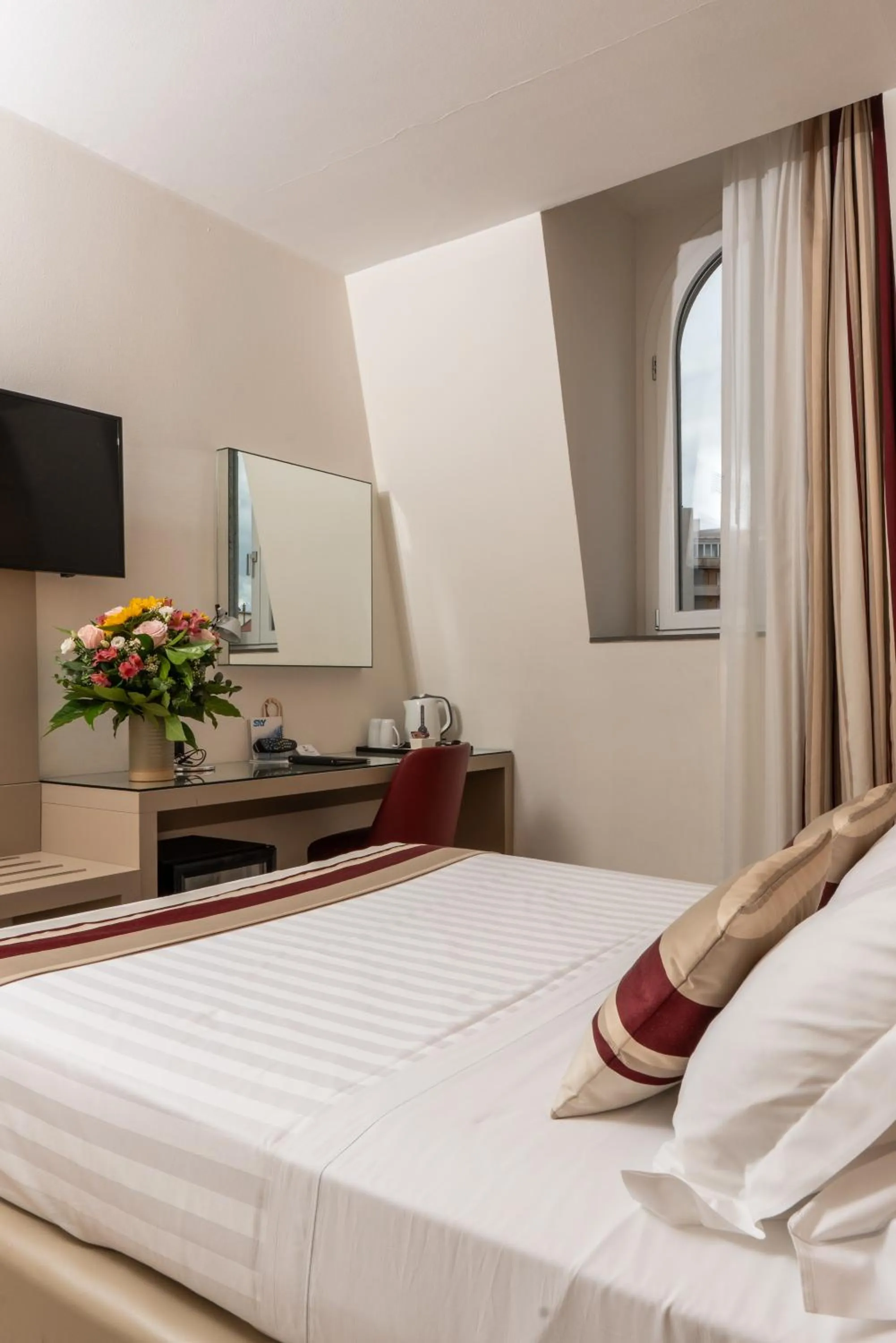 Bedroom, Bed in Hotel Royal Falcone