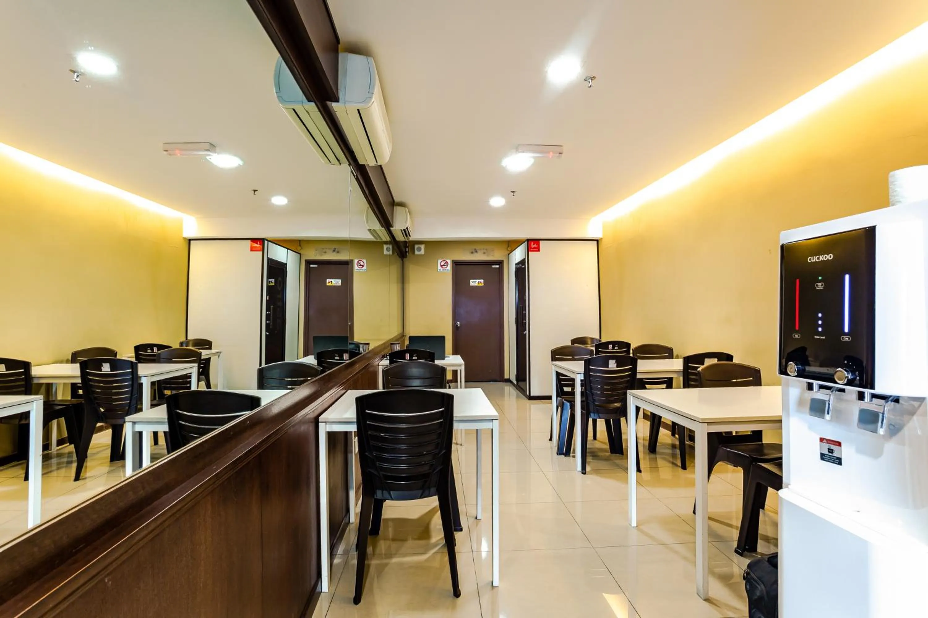 Area and facilities in PP Hotel by Moxy