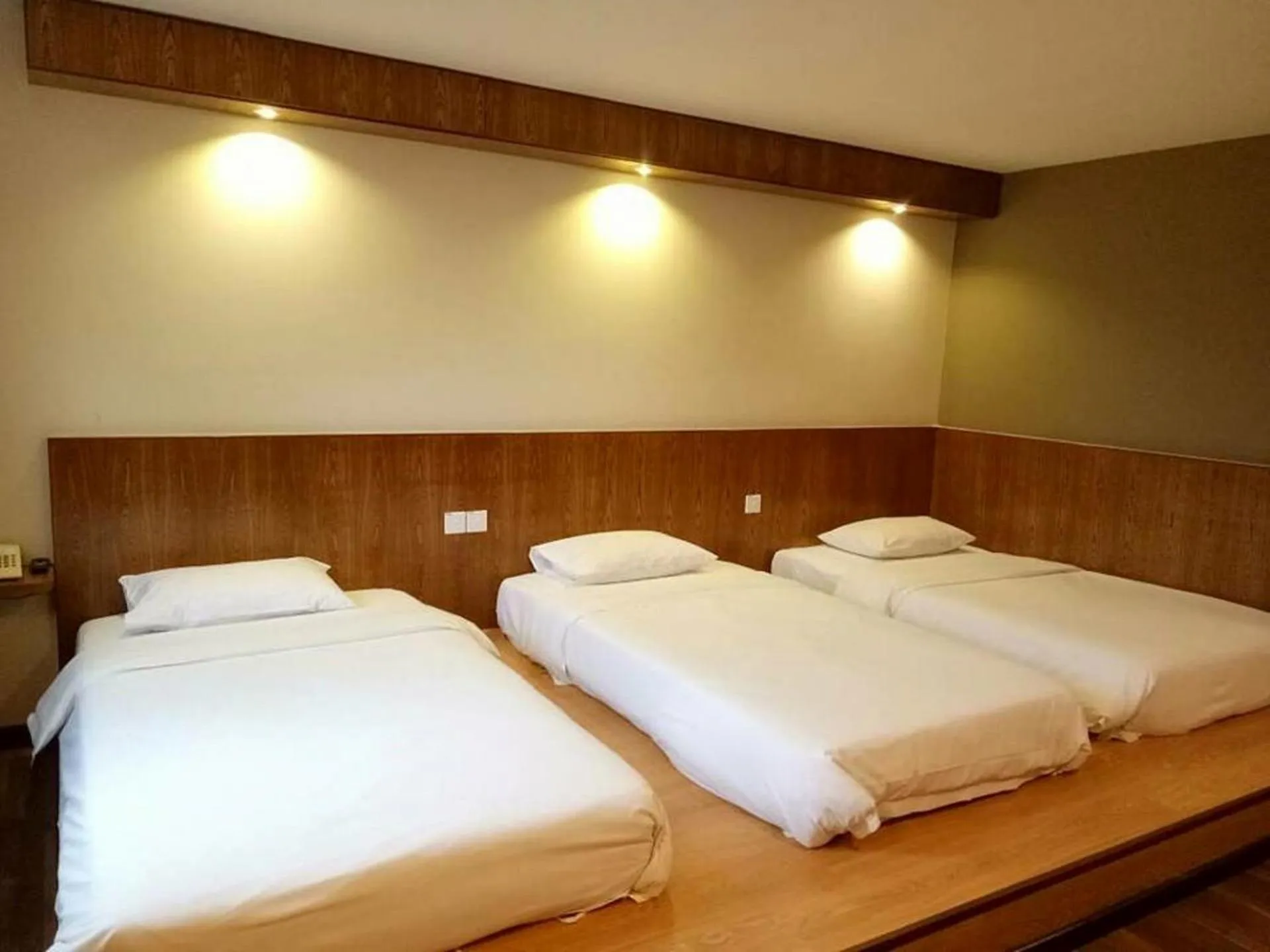 Bed in PP Hotel by Moxy