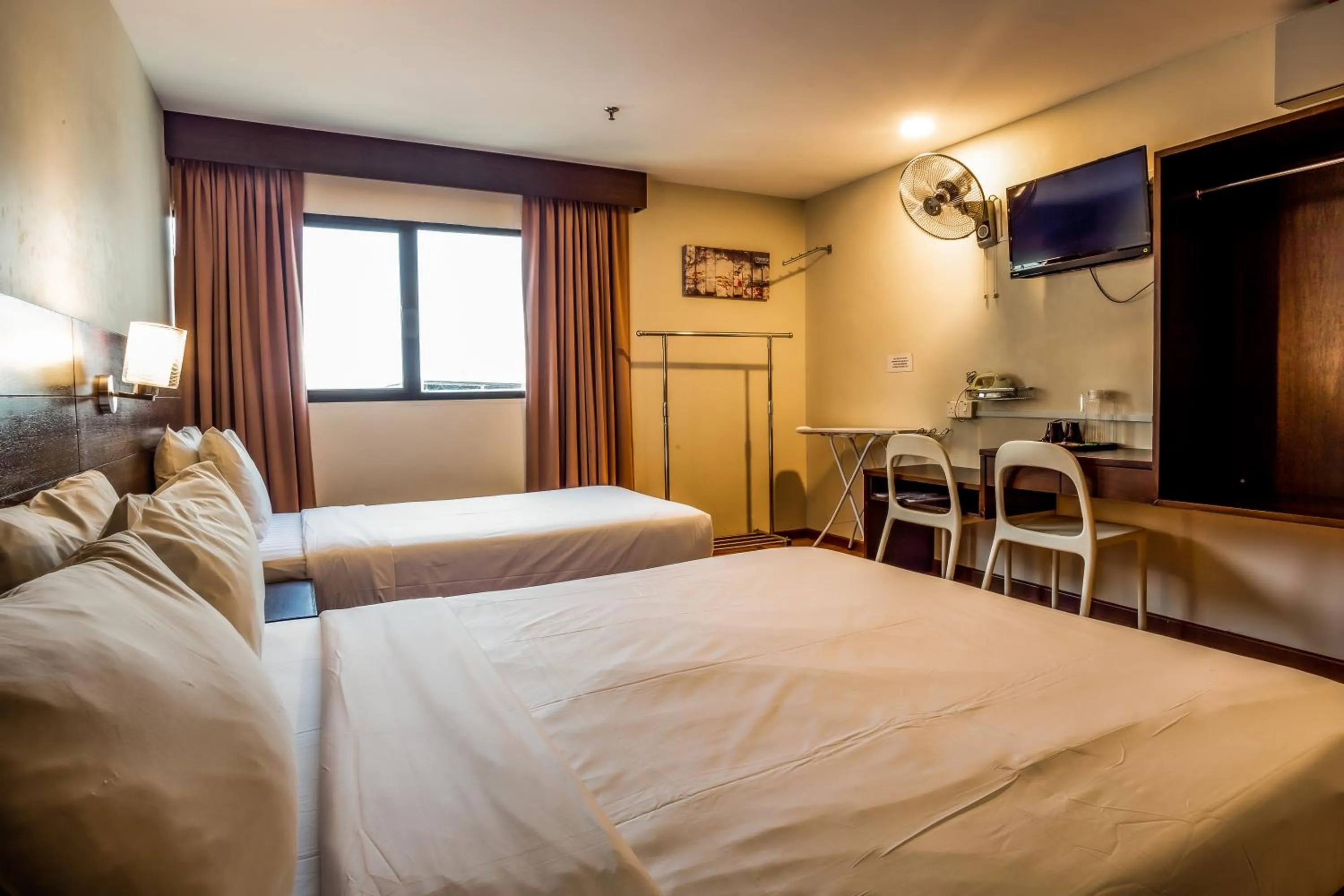 Bed in PP Hotel by Moxy