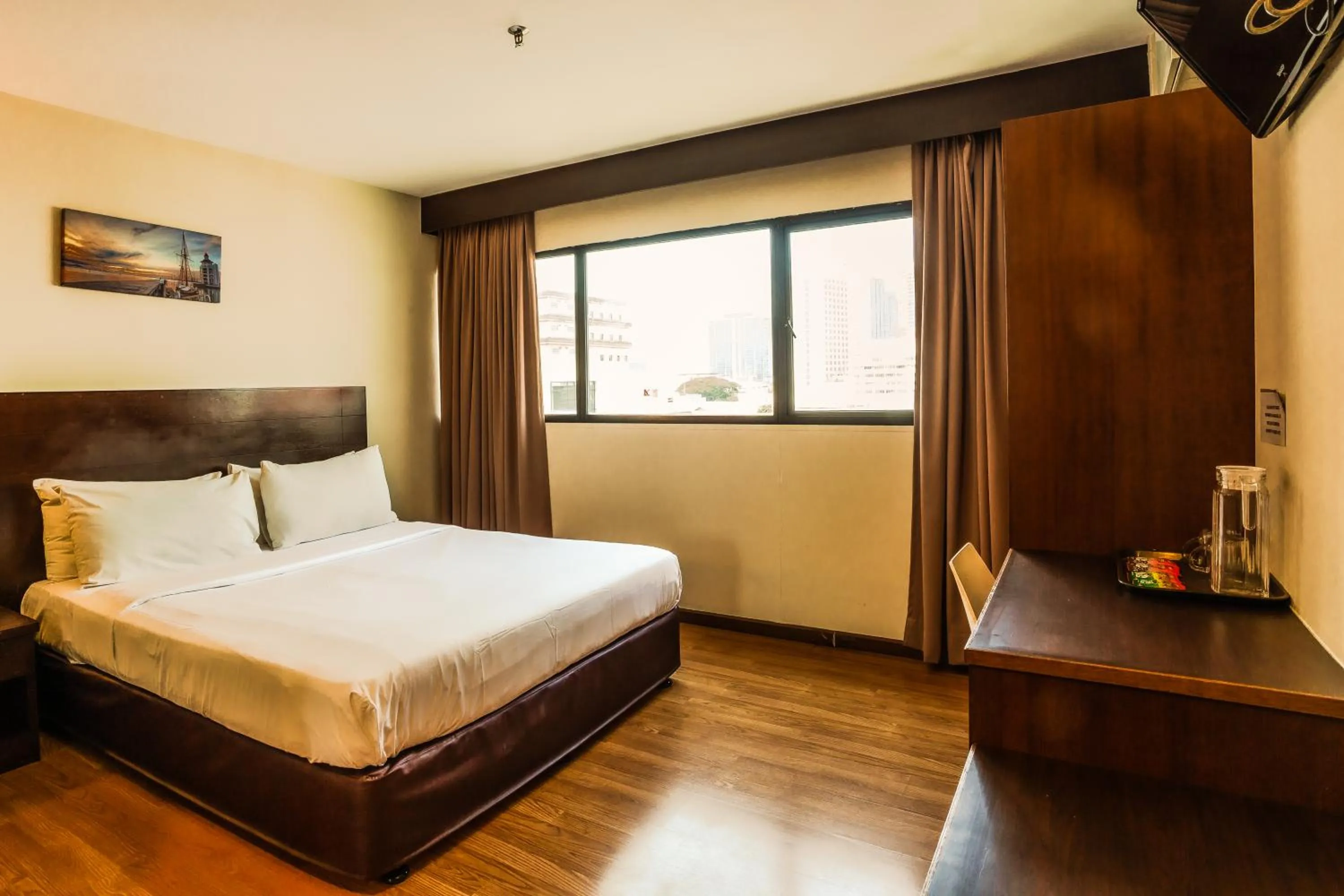 Bed in PP Hotel by Moxy