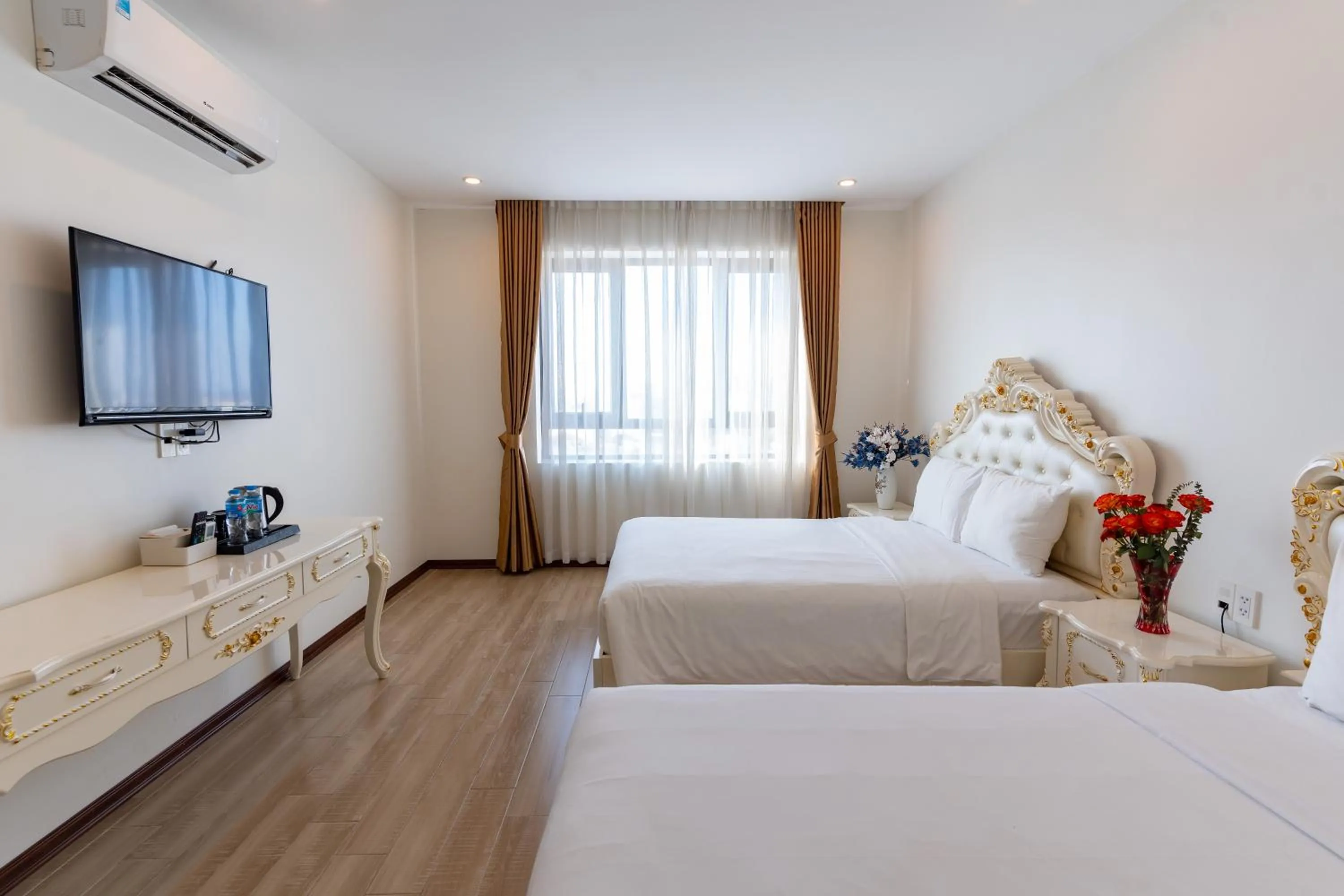 Bed in Grand Hill Hotel & Apartment