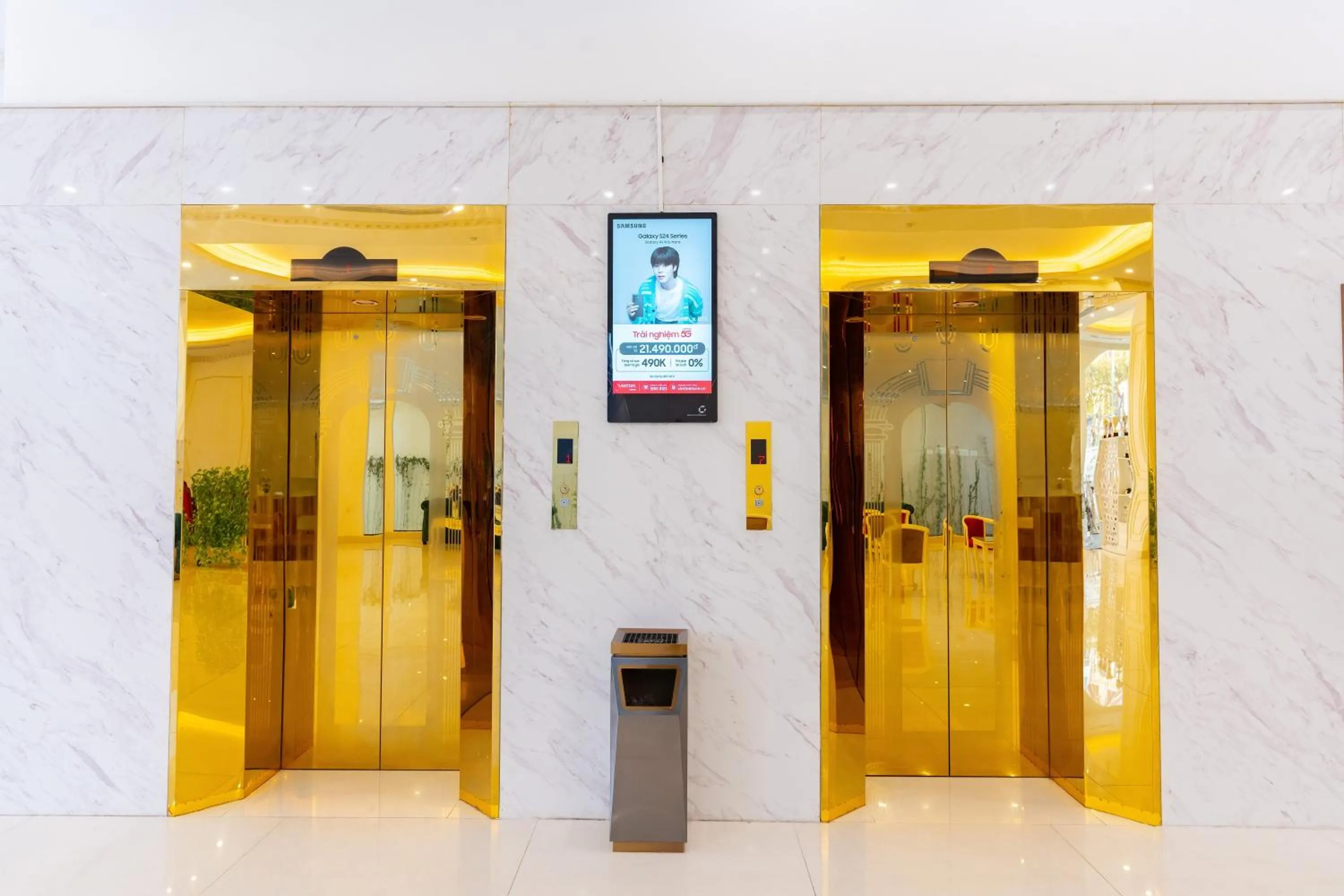 elevator in Grand Hill Hotel & Apartment