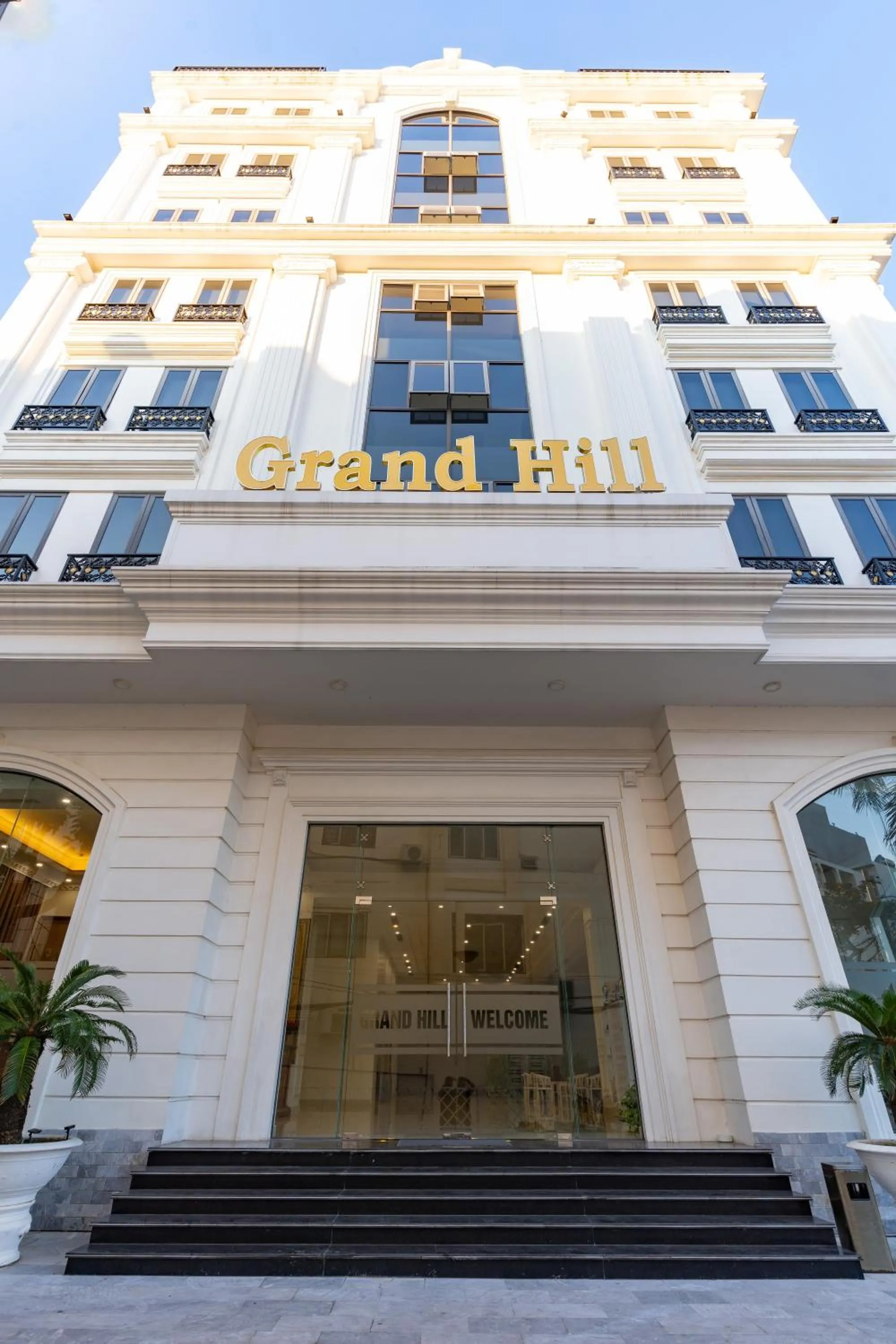 Facade/entrance in Grand Hill Hotel & Apartment