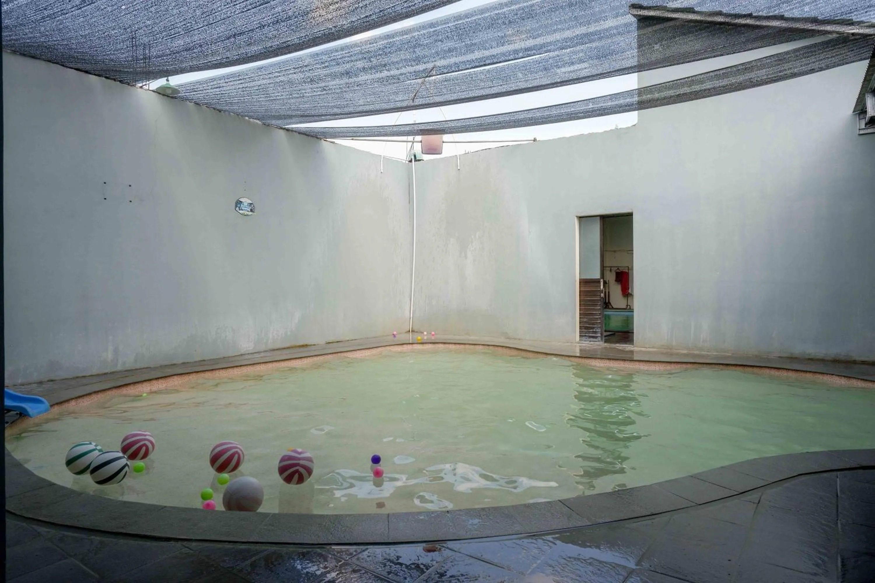 Swimming pool in RedDoorz Syariah near Pasar Godong Grobogan