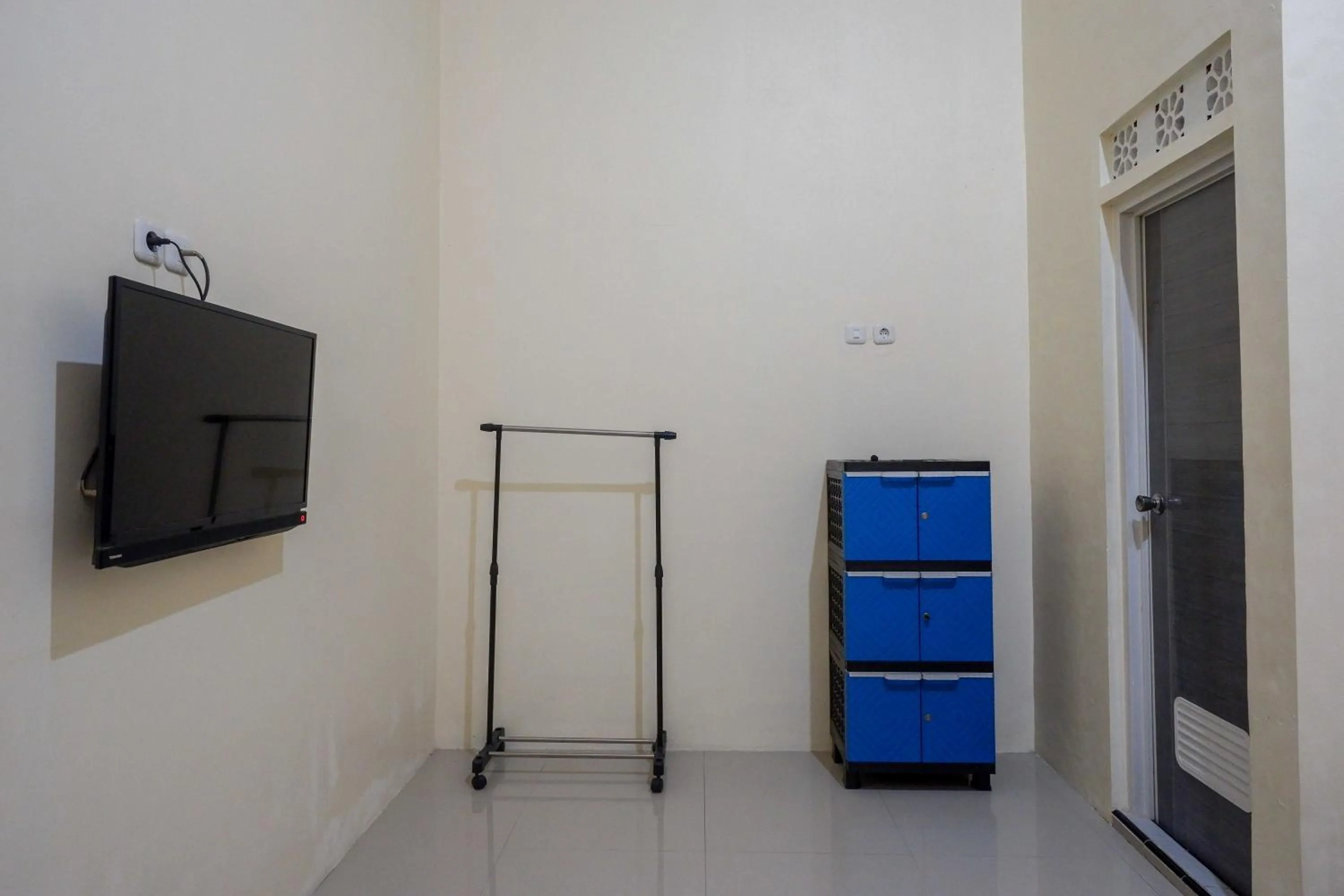 Bedroom in RedDoorz Syariah near Pasar Godong Grobogan