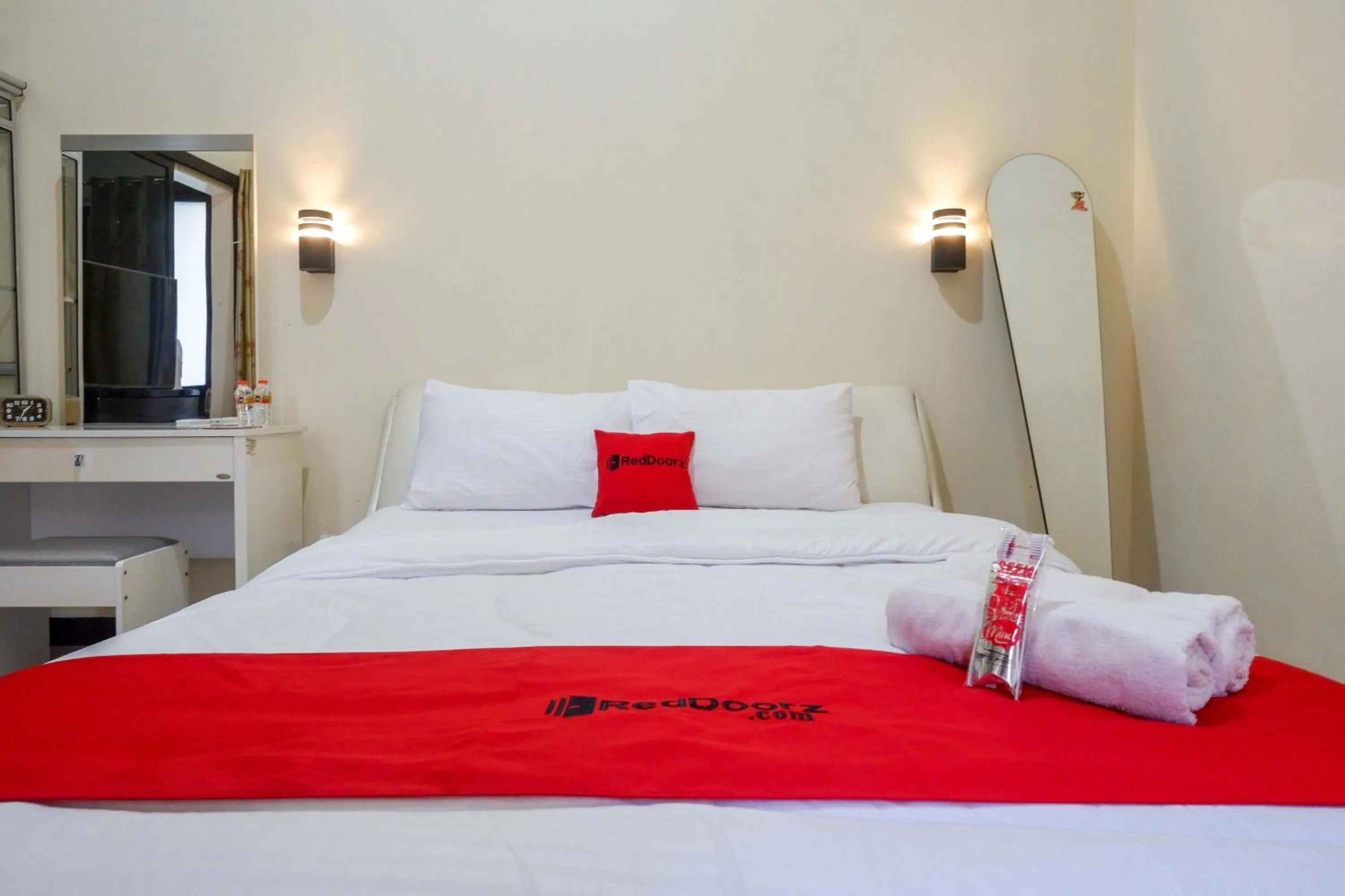 Bedroom, Bed in RedDoorz Syariah near Pasar Godong Grobogan