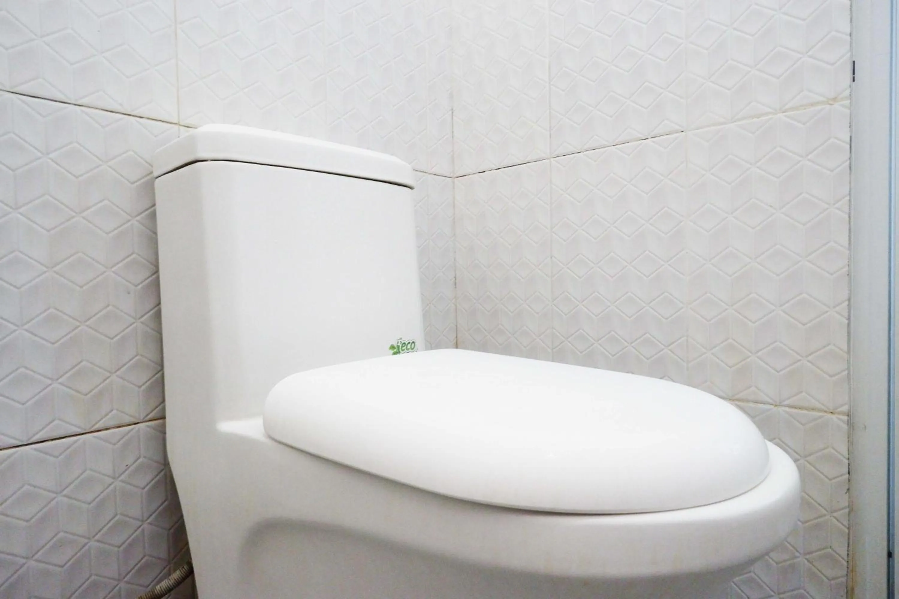 Bathroom in RedDoorz Syariah near Pasar Godong Grobogan