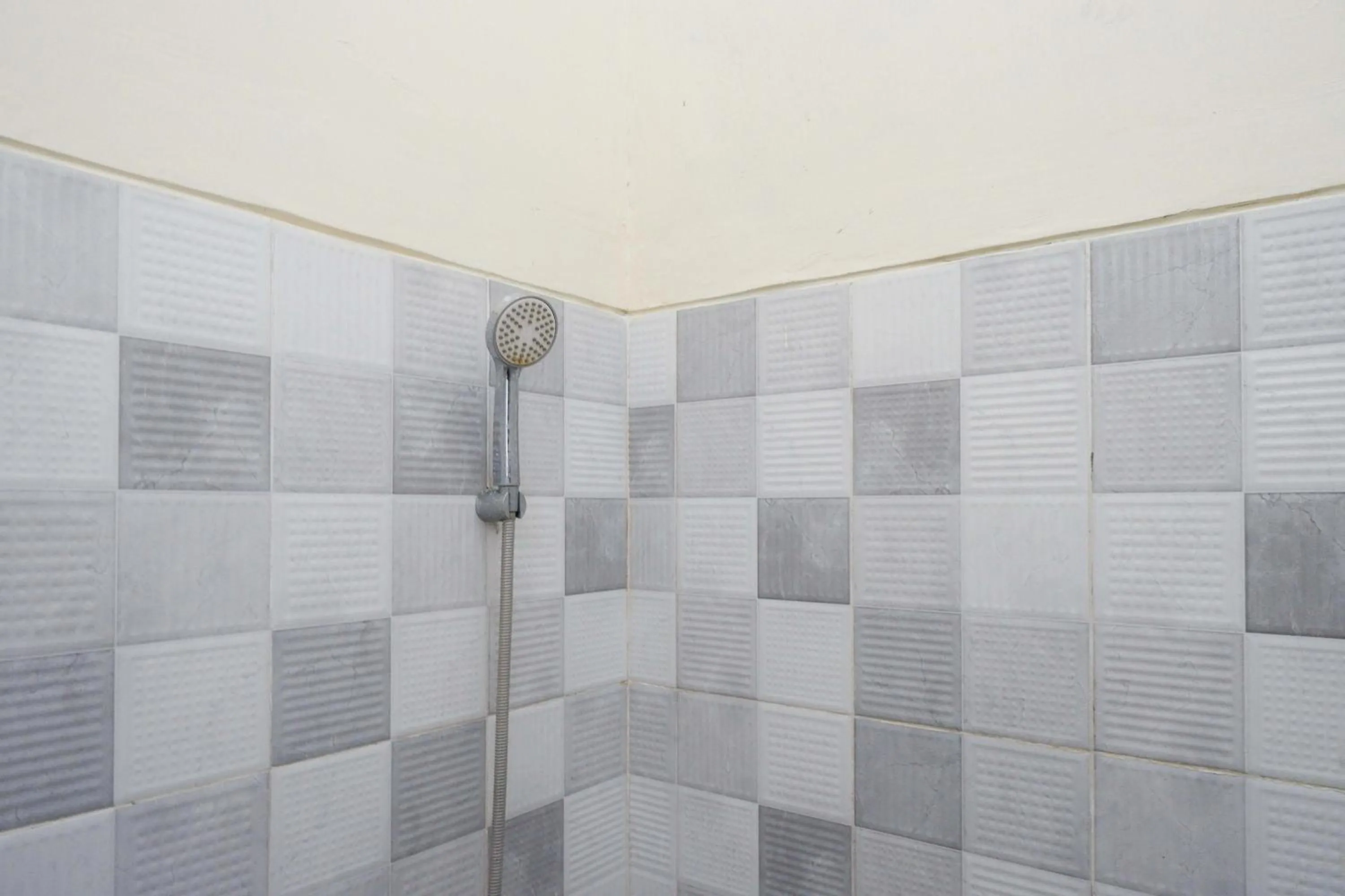 Bathroom in RedDoorz Syariah near Pasar Godong Grobogan