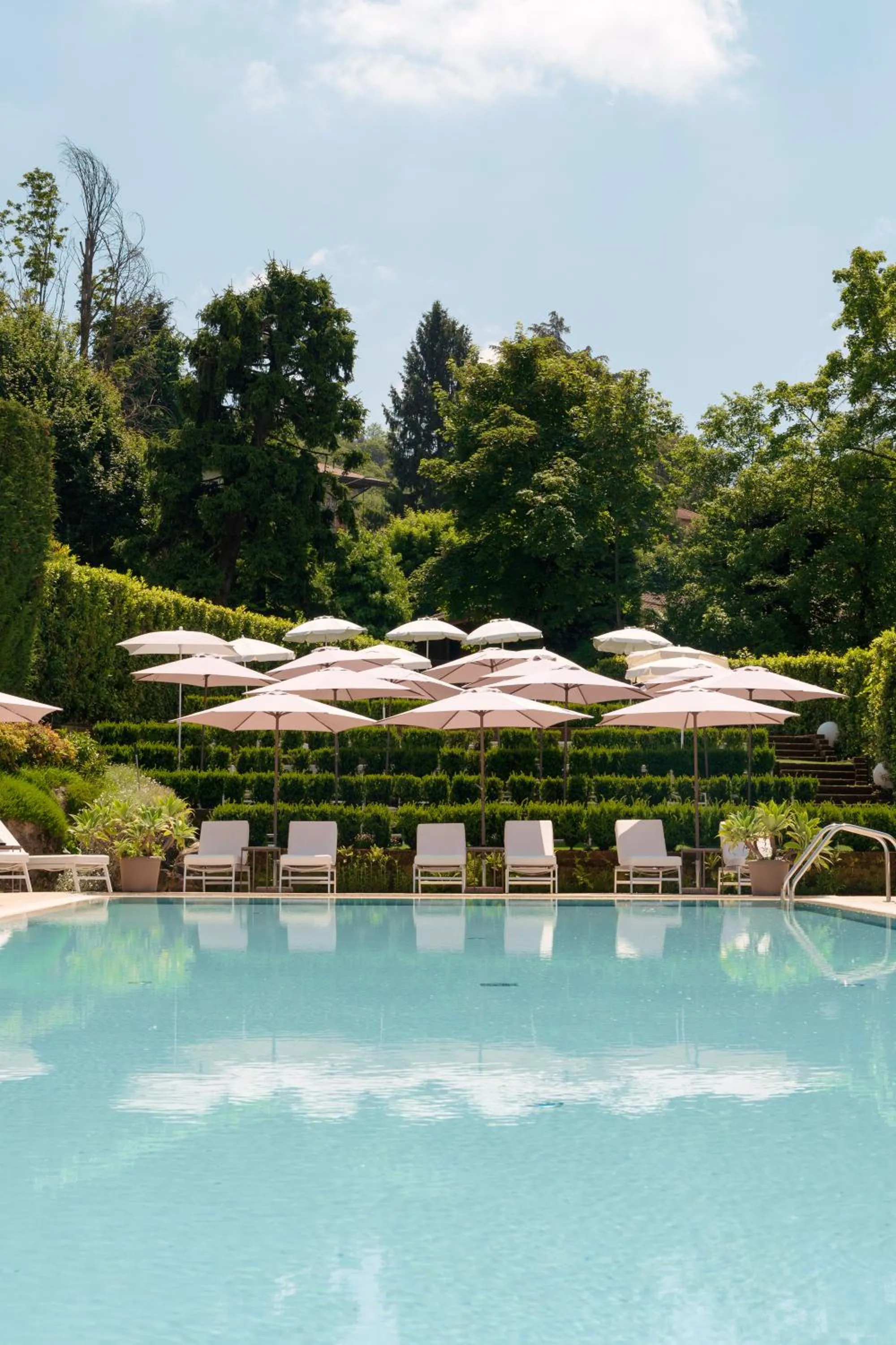 Swimming pool in Red's Redaelli Hotel