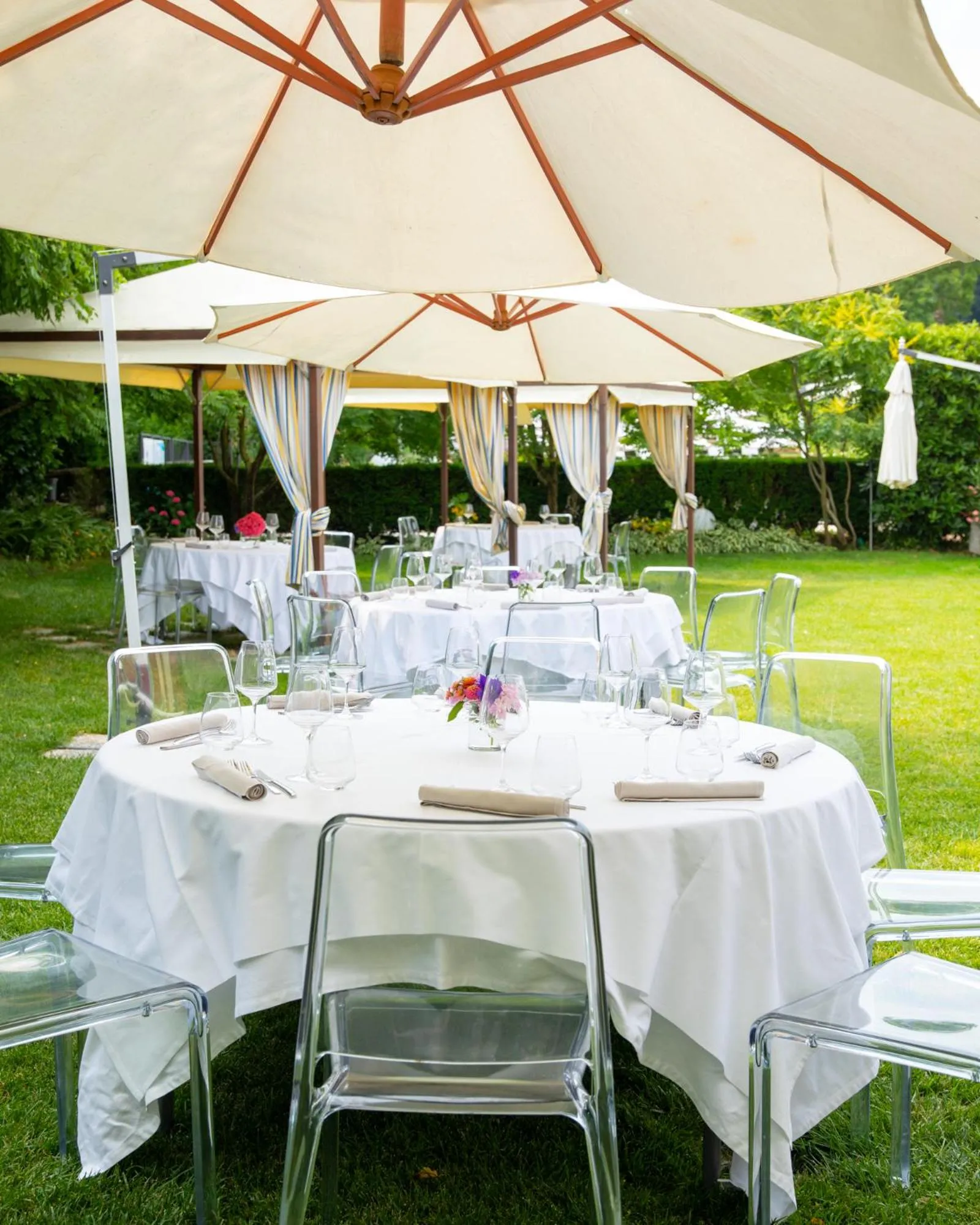 Restaurant/places to eat in Red's Redaelli Hotel